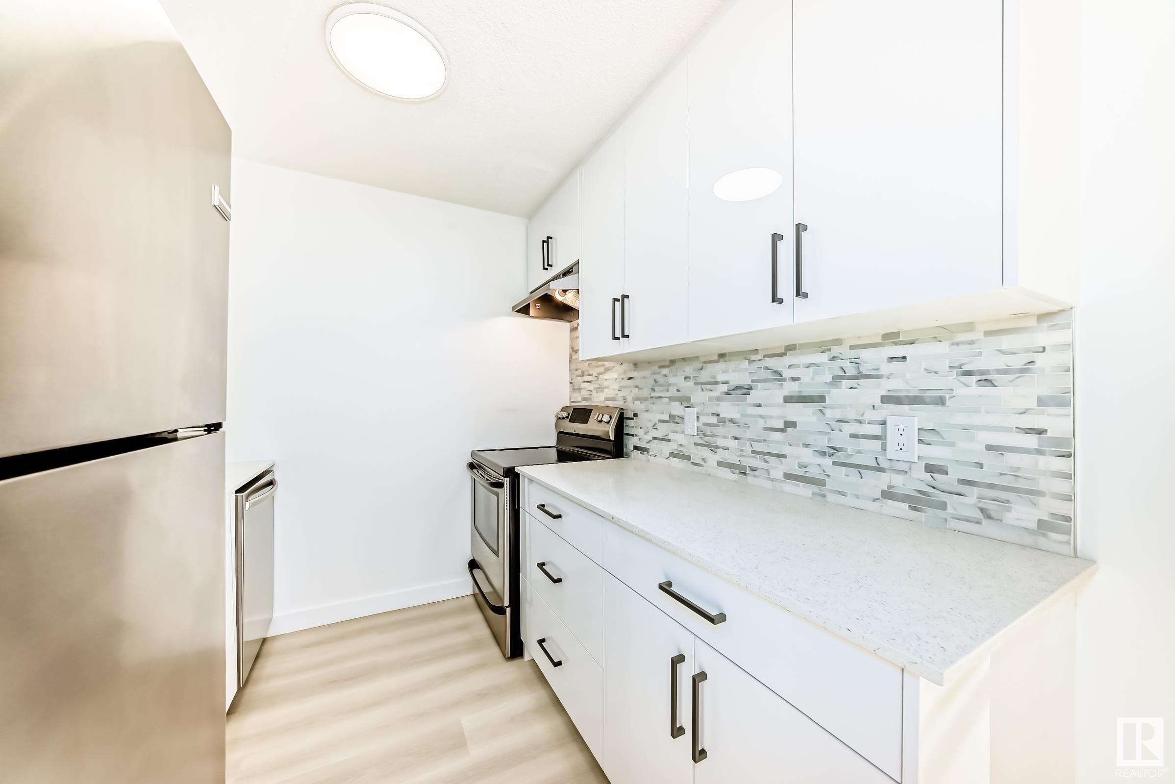      10D MEADOWLARK VG NW , Edmonton,  ,T5R 5X3 ;  Listing Number: MLS E4420316