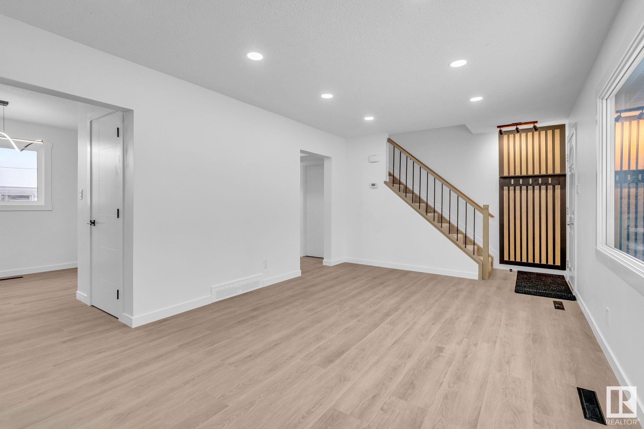      13335 89A ST NW , Edmonton,  ,T5E 3L2 ;  Listing Number: MLS E4420321