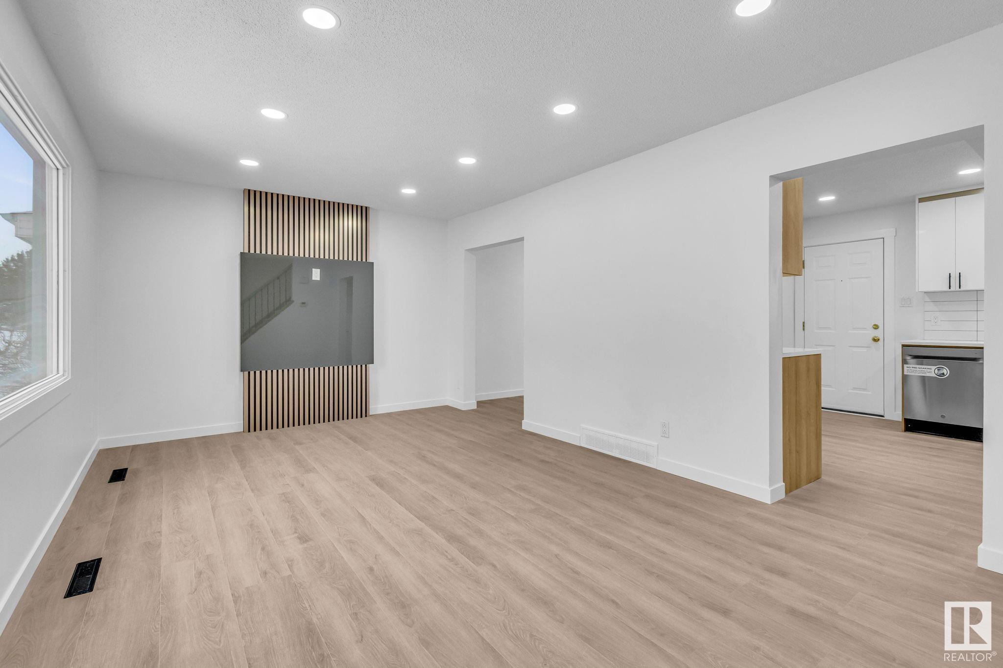     13335 89A ST NW , Edmonton,  ,T5E 3L2 ;  Listing Number: MLS E4420321