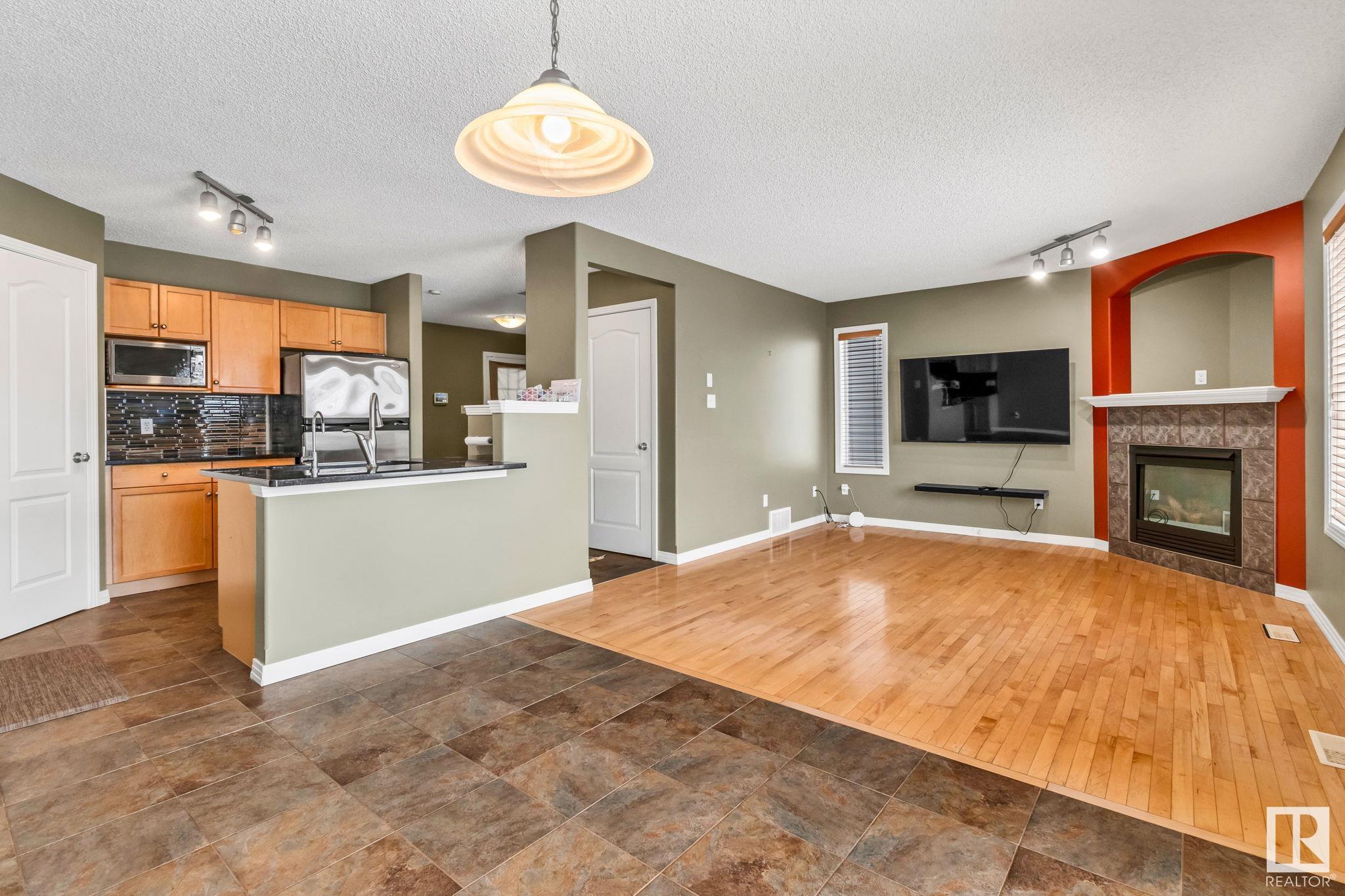      711 89 ST SW SW , Edmonton,  ,T6X 1B9 ;  Listing Number: MLS E4420323