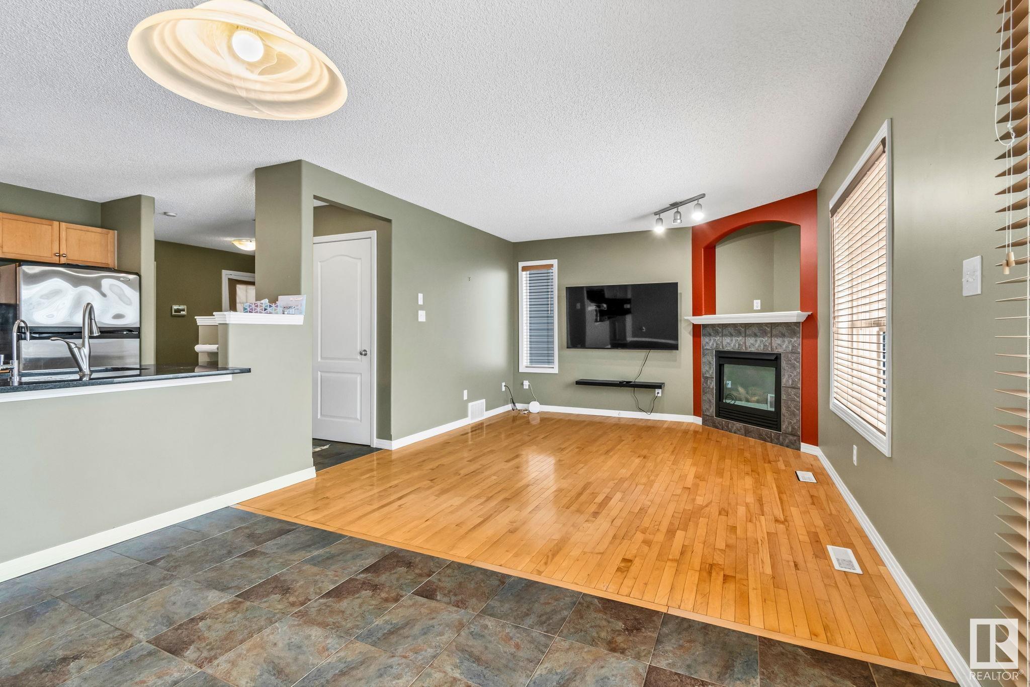      711 89 ST SW SW , Edmonton,  ,T6X 1B9 ;  Listing Number: MLS E4420323