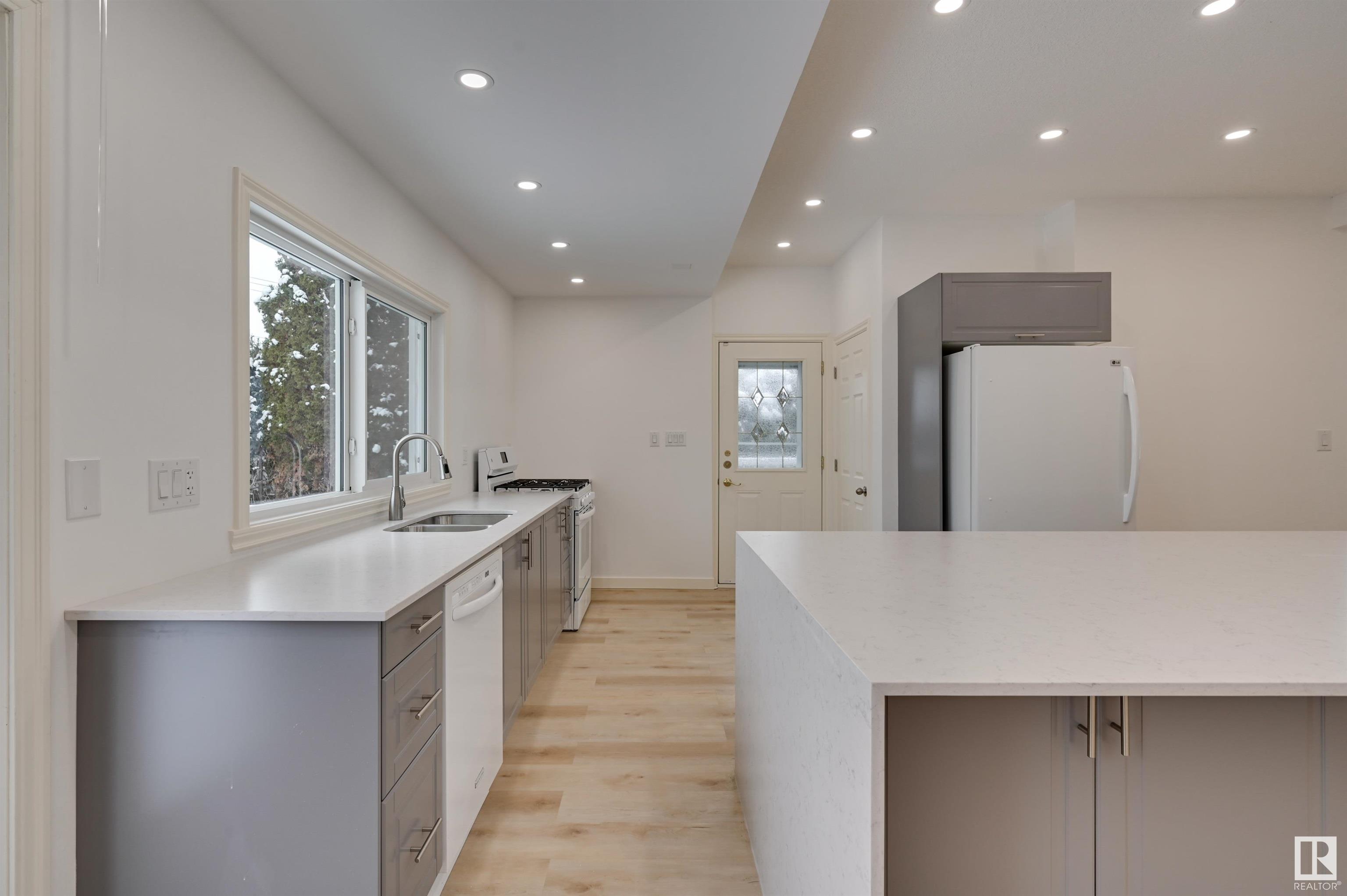      13515 101 AV NW , Edmonton,  ,T5N 0J4 ;  Listing Number: MLS E4420366
