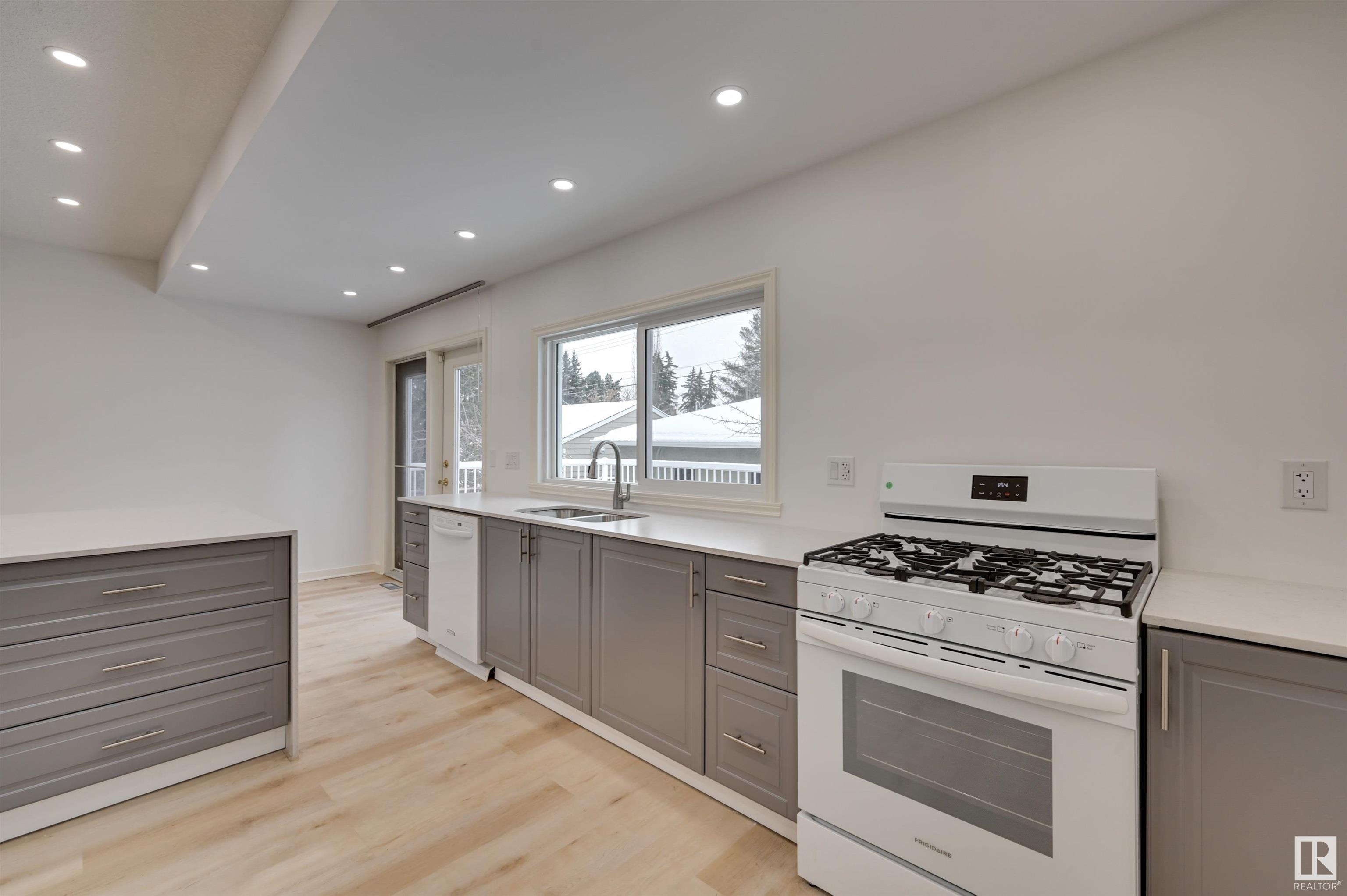      13515 101 AV NW , Edmonton,  ,T5N 0J4 ;  Listing Number: MLS E4420366