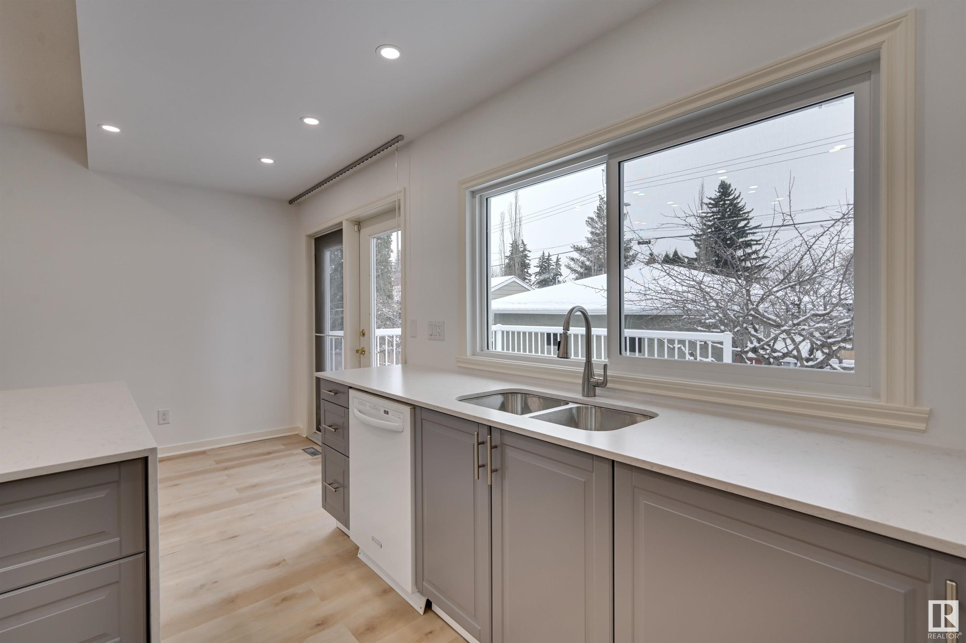      13515 101 AV NW , Edmonton,  ,T5N 0J4 ;  Listing Number: MLS E4420366