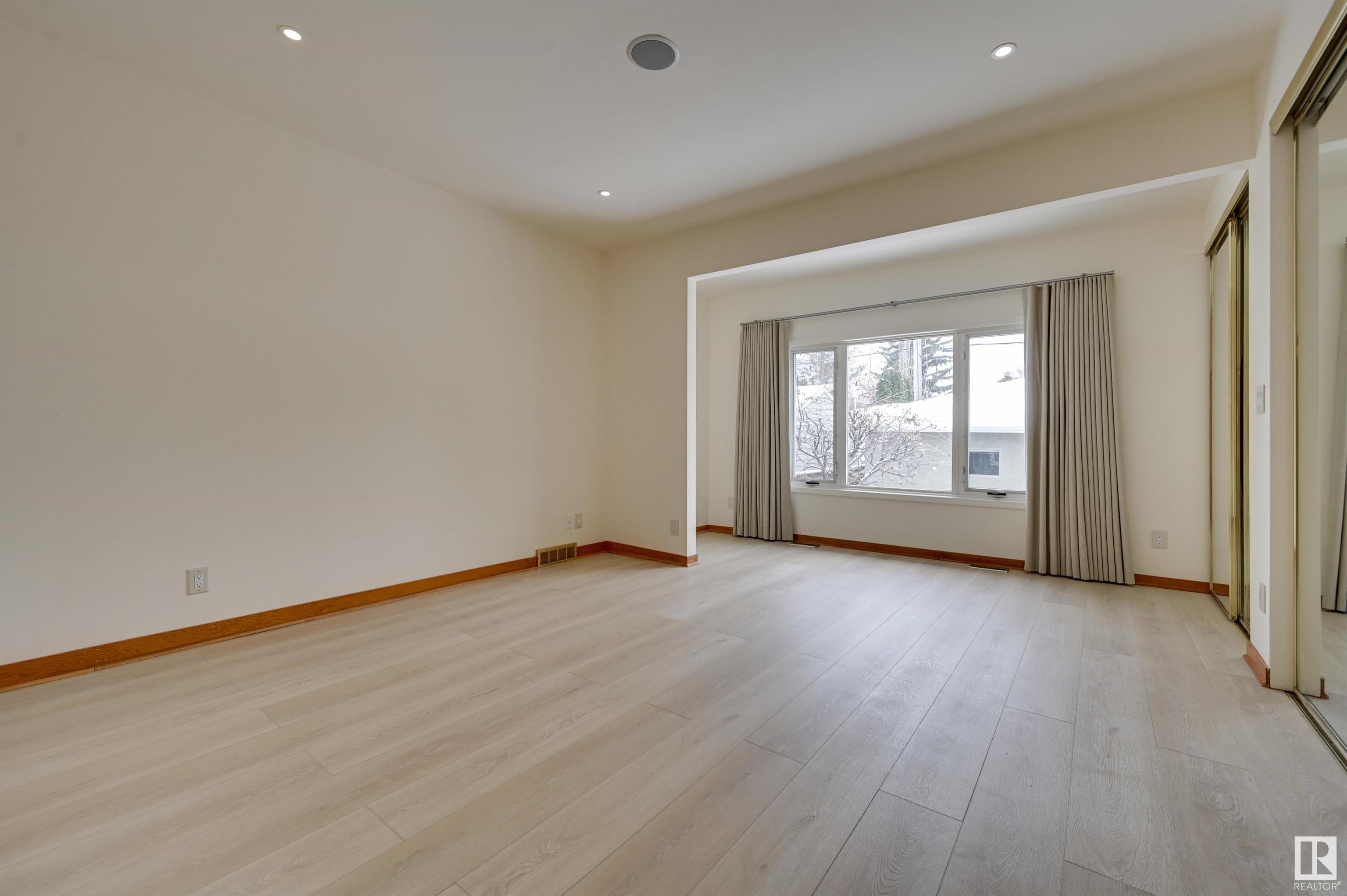      13515 101 AV NW , Edmonton,  ,T5N 0J4 ;  Listing Number: MLS E4420366