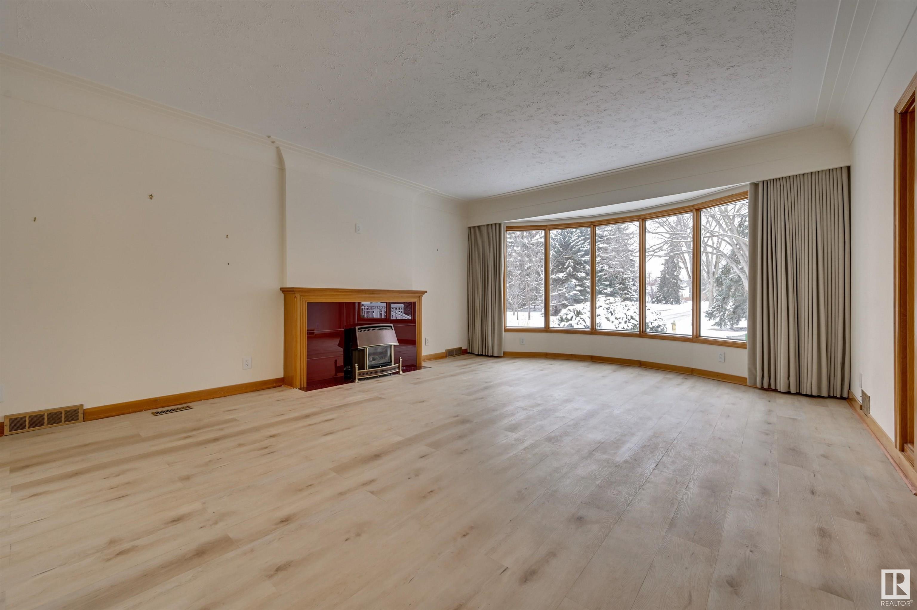      13515 101 AV NW , Edmonton,  ,T5N 0J4 ;  Listing Number: MLS E4420366