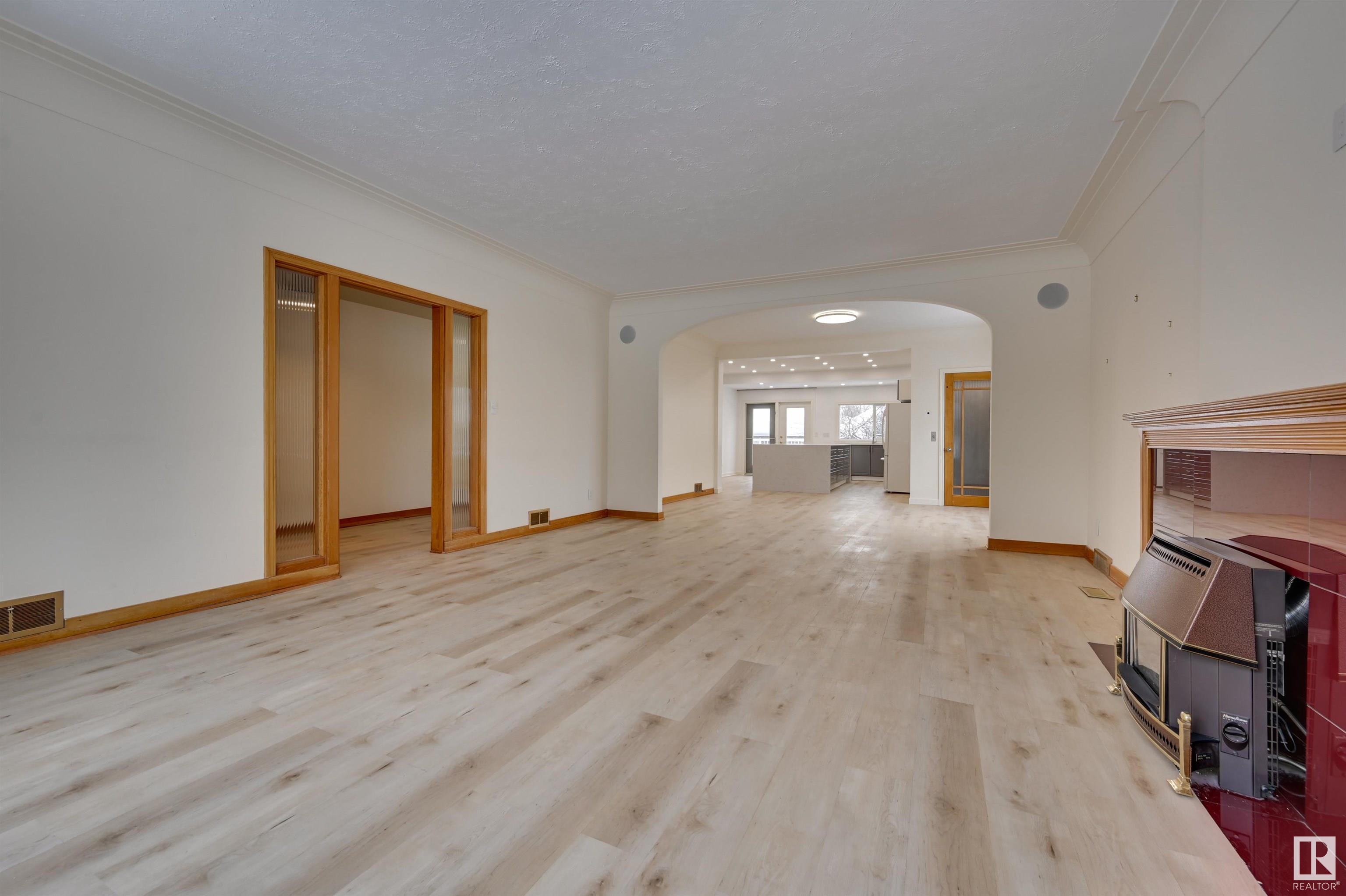      13515 101 AV NW , Edmonton,  ,T5N 0J4 ;  Listing Number: MLS E4420366