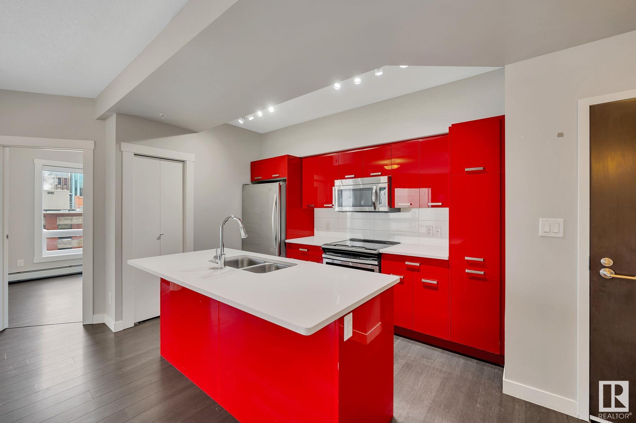      #707 10410 102 AV NW , Edmonton,  ,T5J 0E9 ;  Listing Number: MLS E4420372