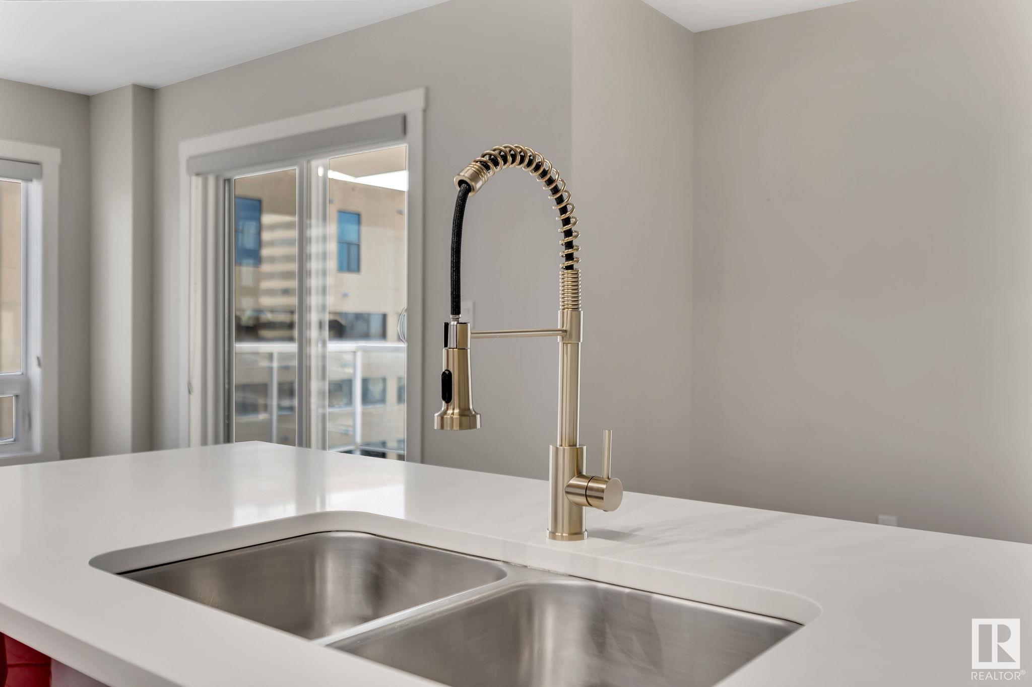      #904 10410 102 AV NW , Edmonton,  ,T5J 0E9 ;  Listing Number: MLS E4420373
