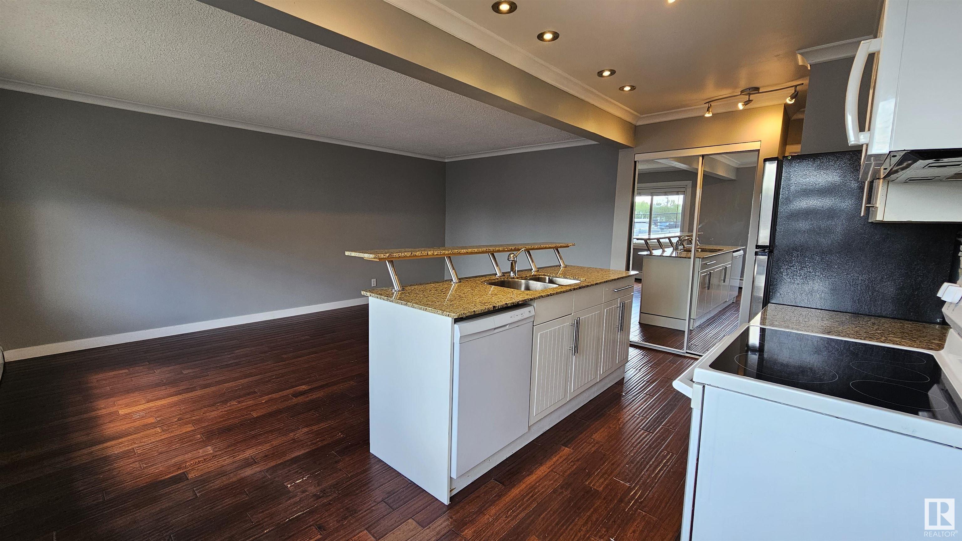      #34 10525 83 AV NW , Edmonton,  ,T6E 2E1 ;  Listing Number: MLS E4420375