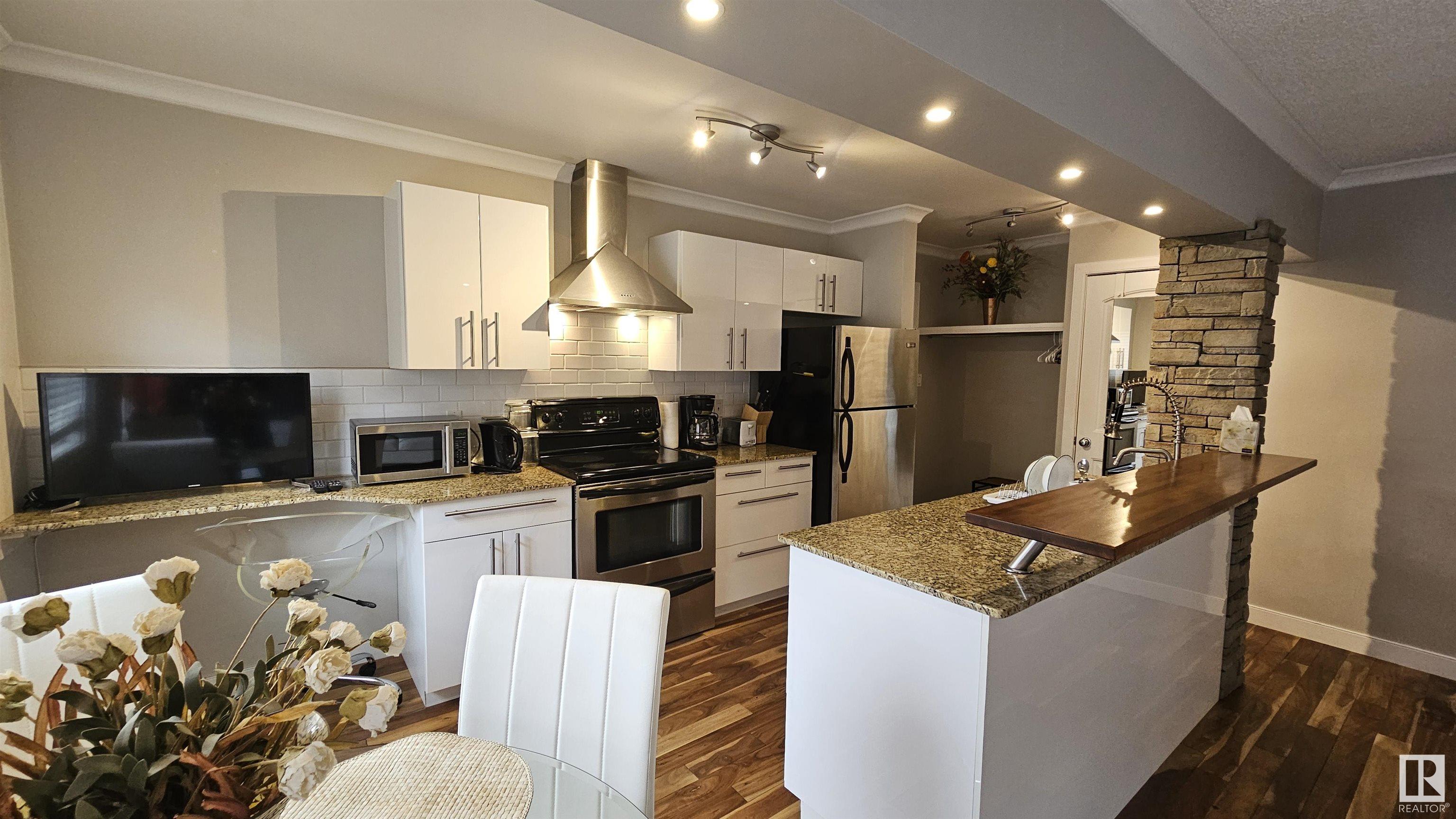      #23 10525 83 AV NW , Edmonton,  ,T6E 2E1 ;  Listing Number: MLS E4420380