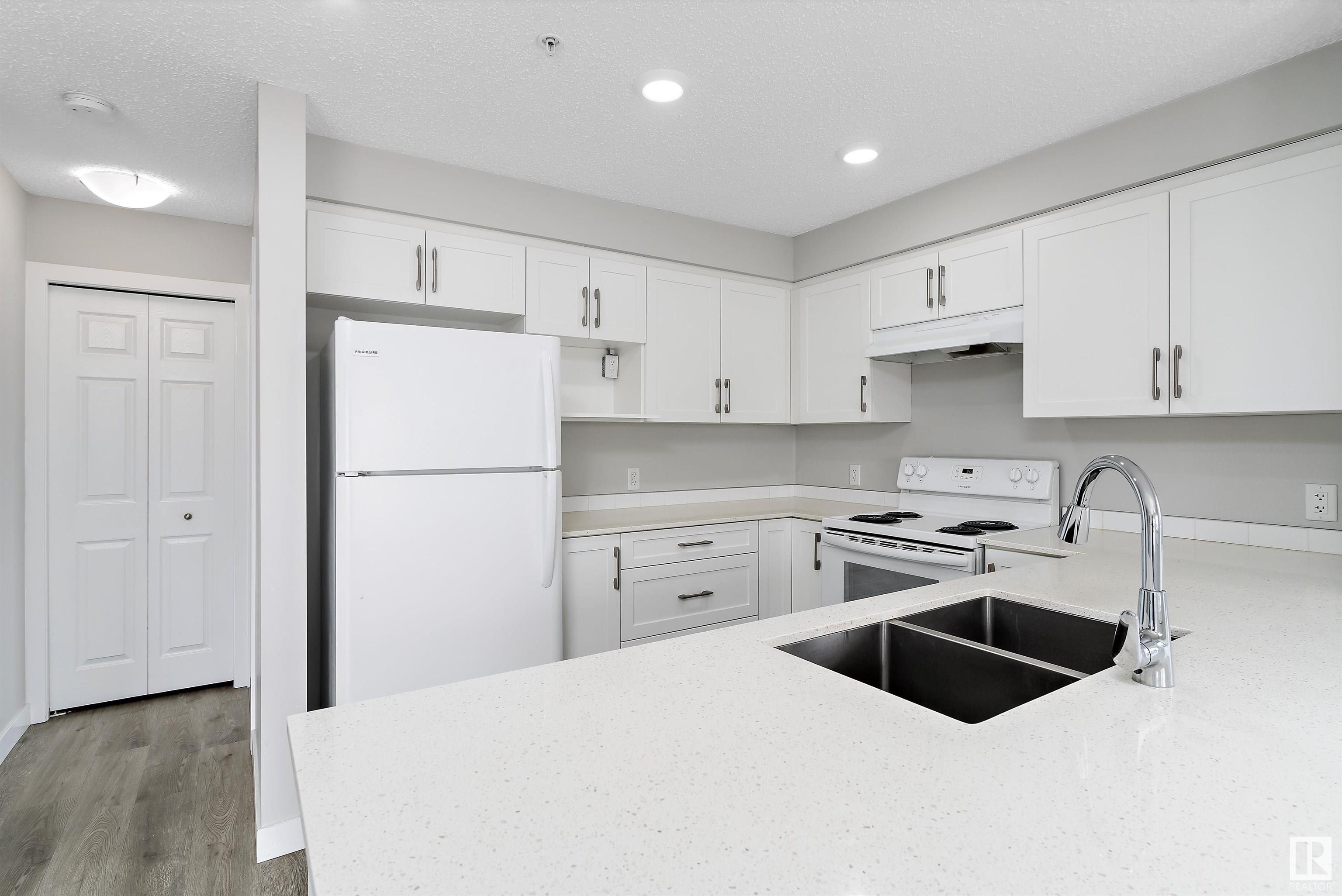      #318 11511 27 AV NW , Edmonton,  ,T6J 7J8 ;  Listing Number: MLS E4420400
