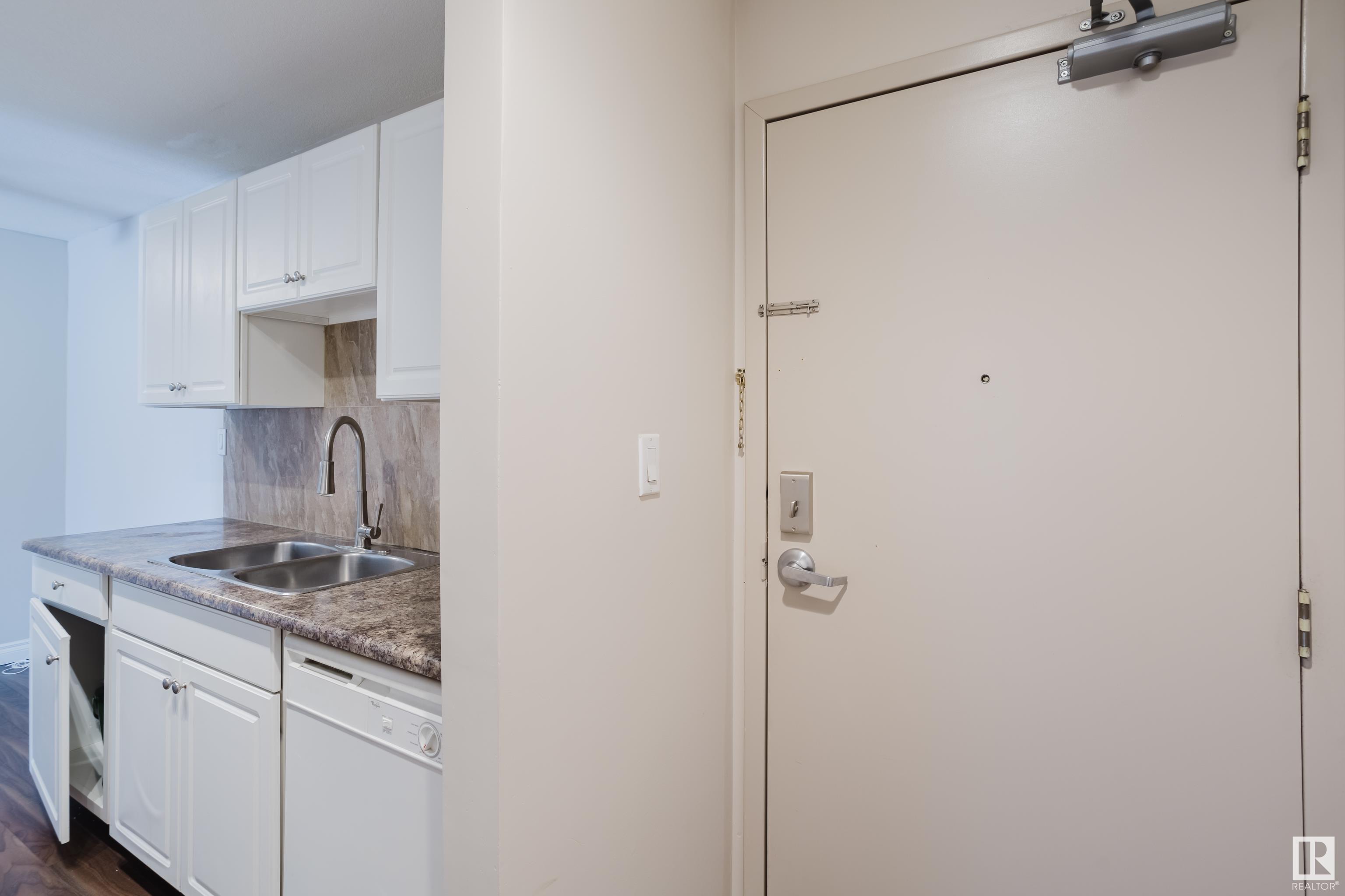      #303 11324 97 ST NW , Edmonton,  ,T5G 1X1 ;  Listing Number: MLS E4420414