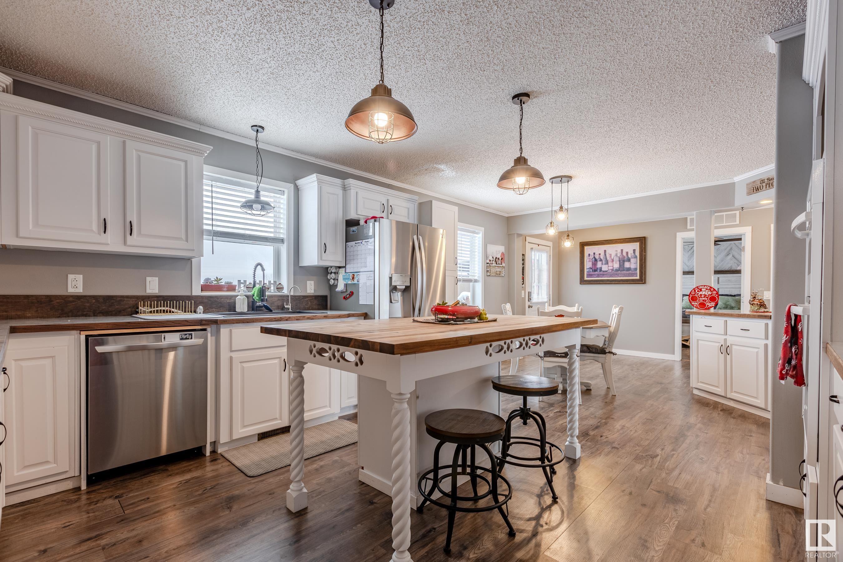      5228 TWP RD 564 , Rural Lac Ste. Anne County,  ,T0E 0J0 ;  Listing Number: MLS E4420445