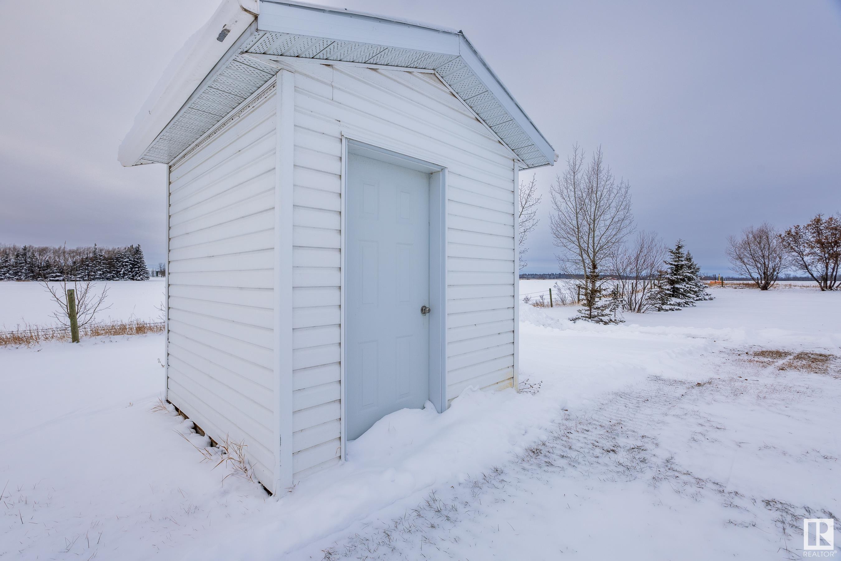      5228 TWP RD 564 , Rural Lac Ste. Anne County,  ,T0E 0J0 ;  Listing Number: MLS E4420445