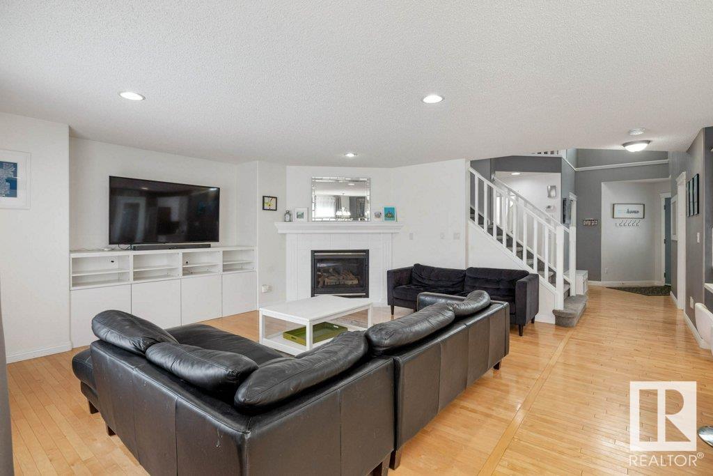      14931 137 ST NW , Edmonton,  ,T6V 1N8 ;  Listing Number: MLS E4420471