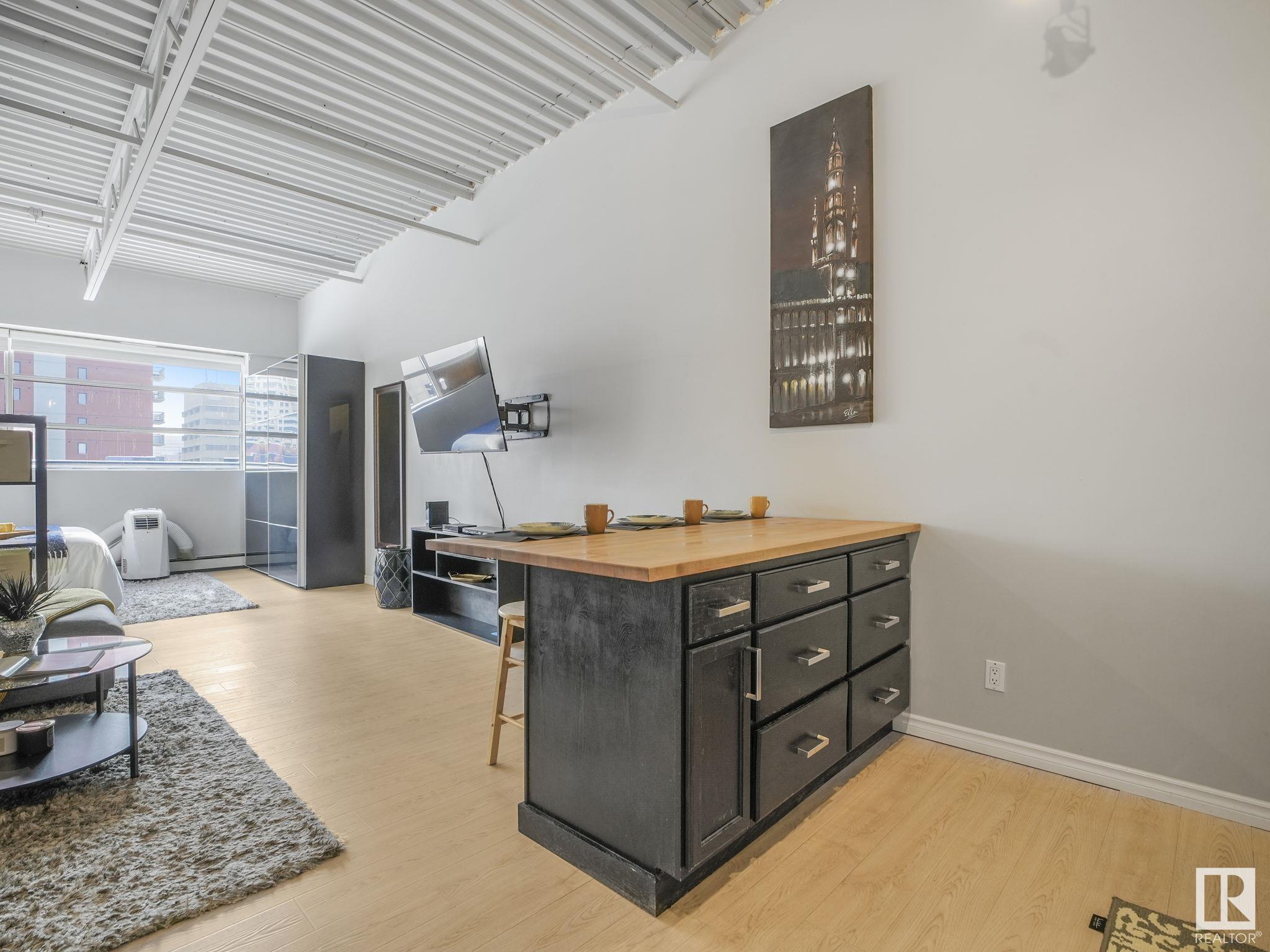      #305 10355 105 ST NW , Edmonton,  ,T5J 1E8 ;  Listing Number: MLS E4420478