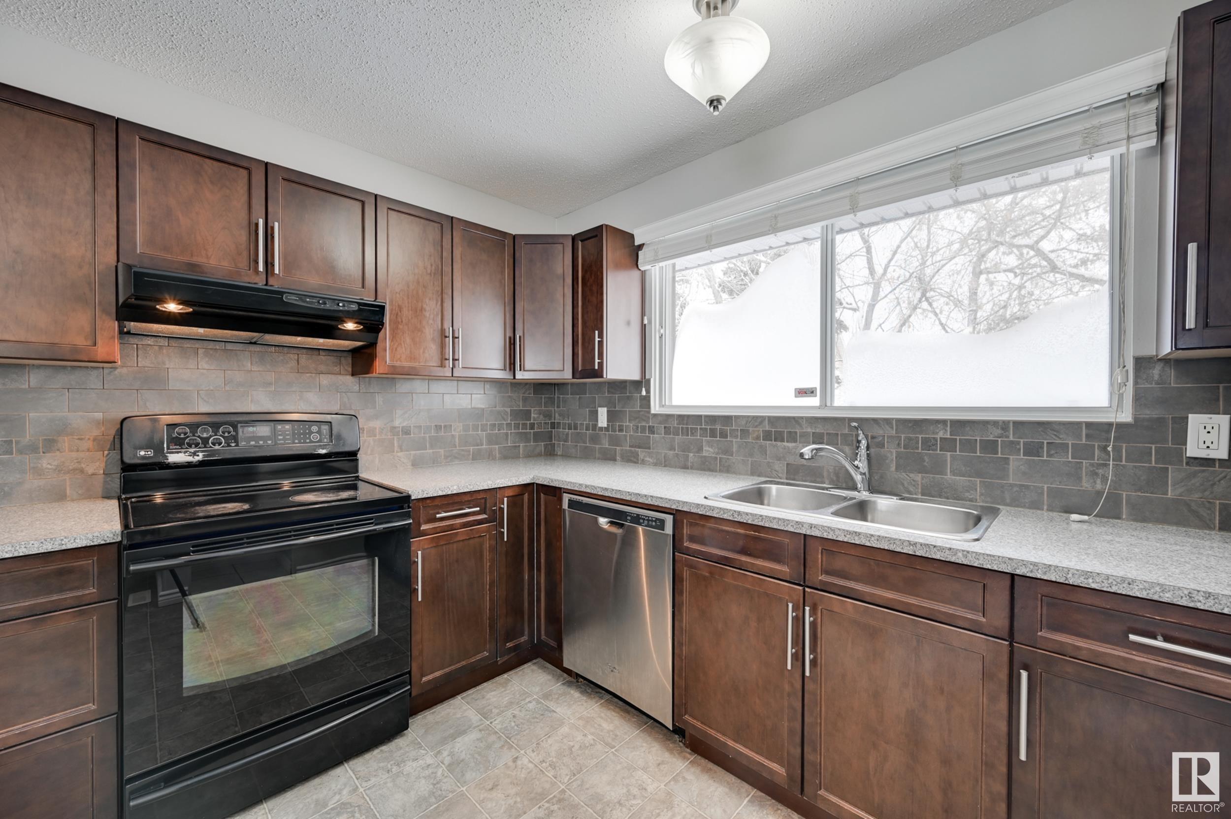      3660 73 ST NW , Edmonton,  ,T6K 0L7 ;  Listing Number: MLS E4420482