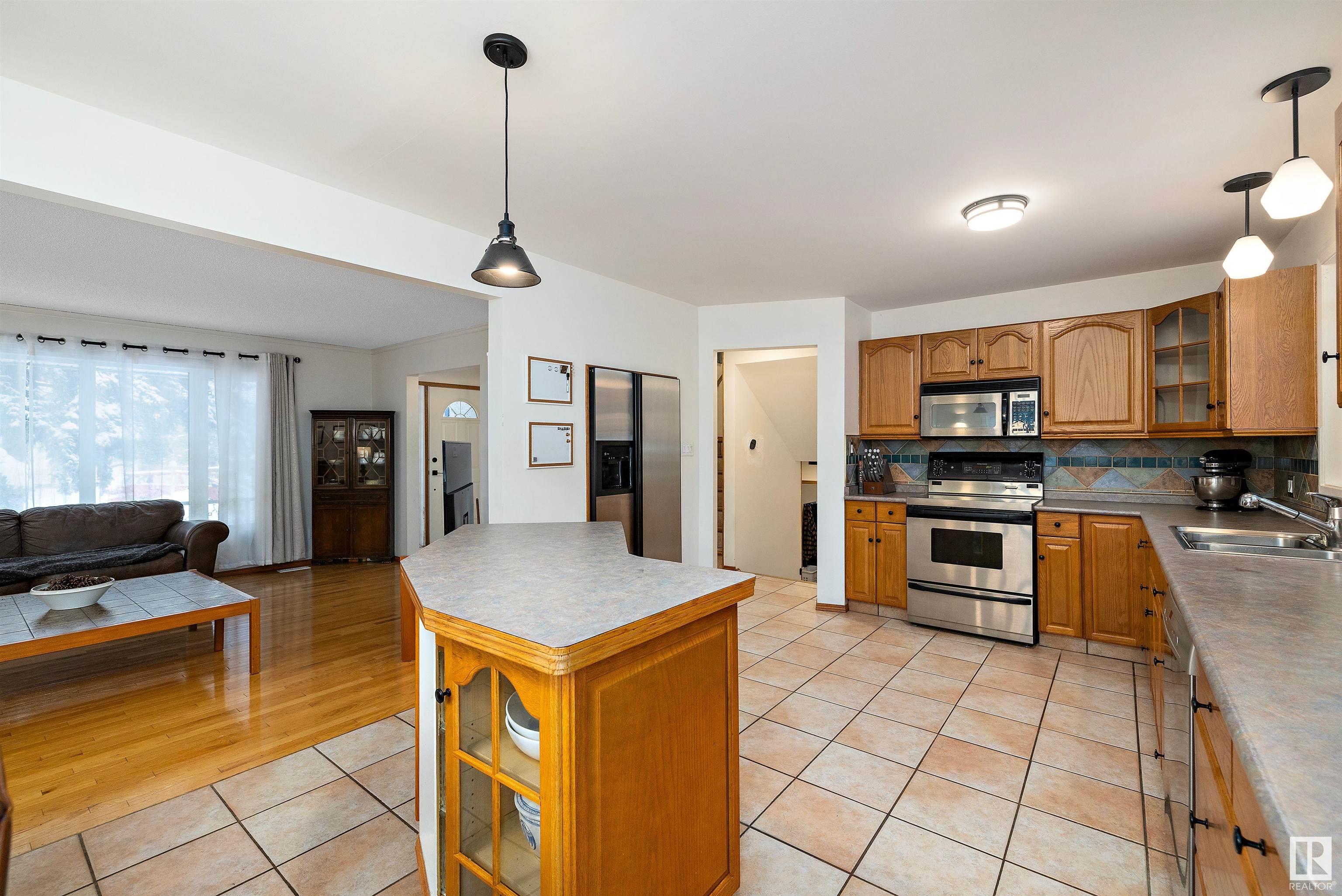      15107 54 AV NW , Edmonton,  ,T6H 4Z1 ;  Listing Number: MLS E4420504
