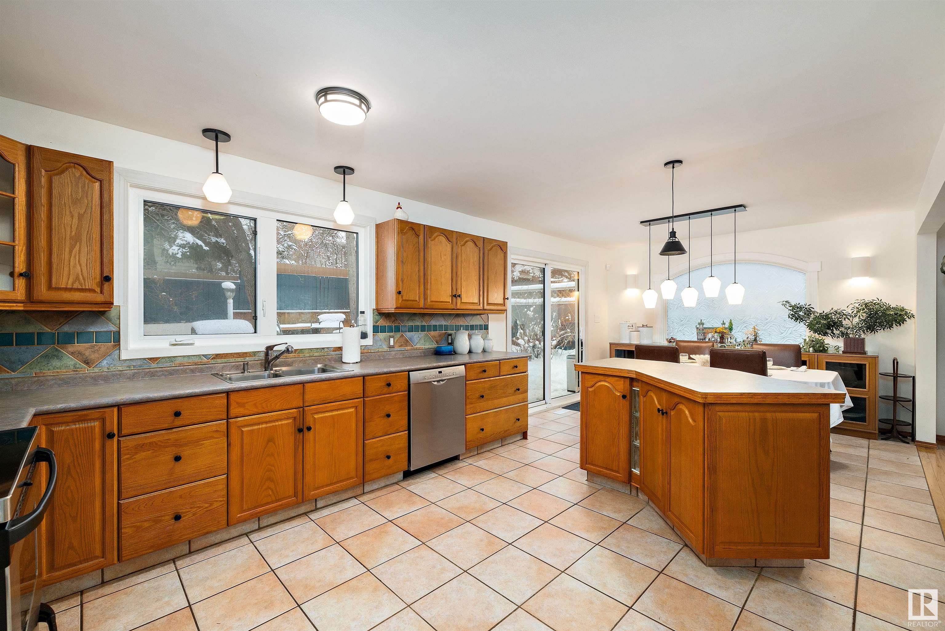      15107 54 AV NW , Edmonton,  ,T6H 4Z1 ;  Listing Number: MLS E4420504