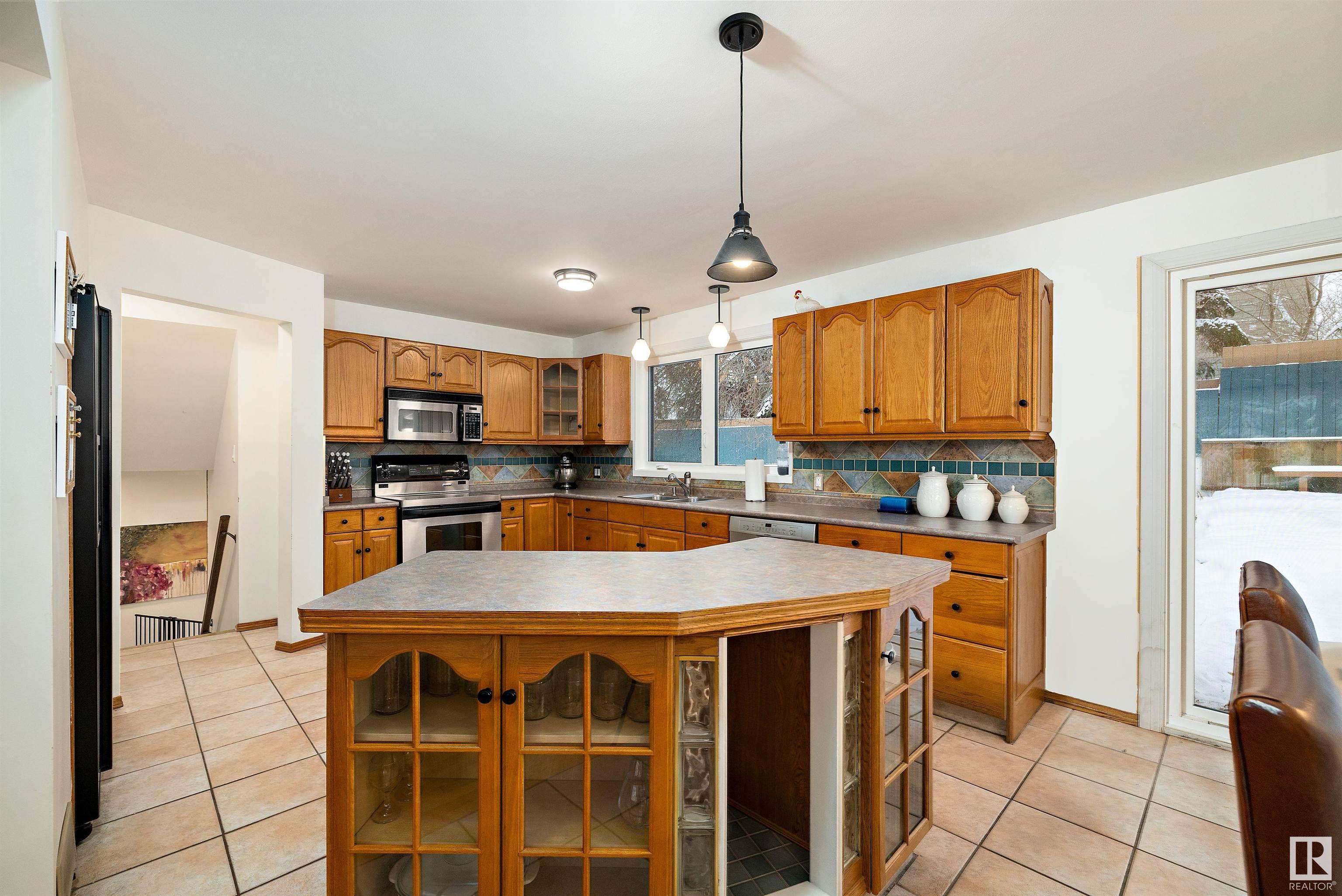      15107 54 AV NW , Edmonton,  ,T6H 4Z1 ;  Listing Number: MLS E4420504
