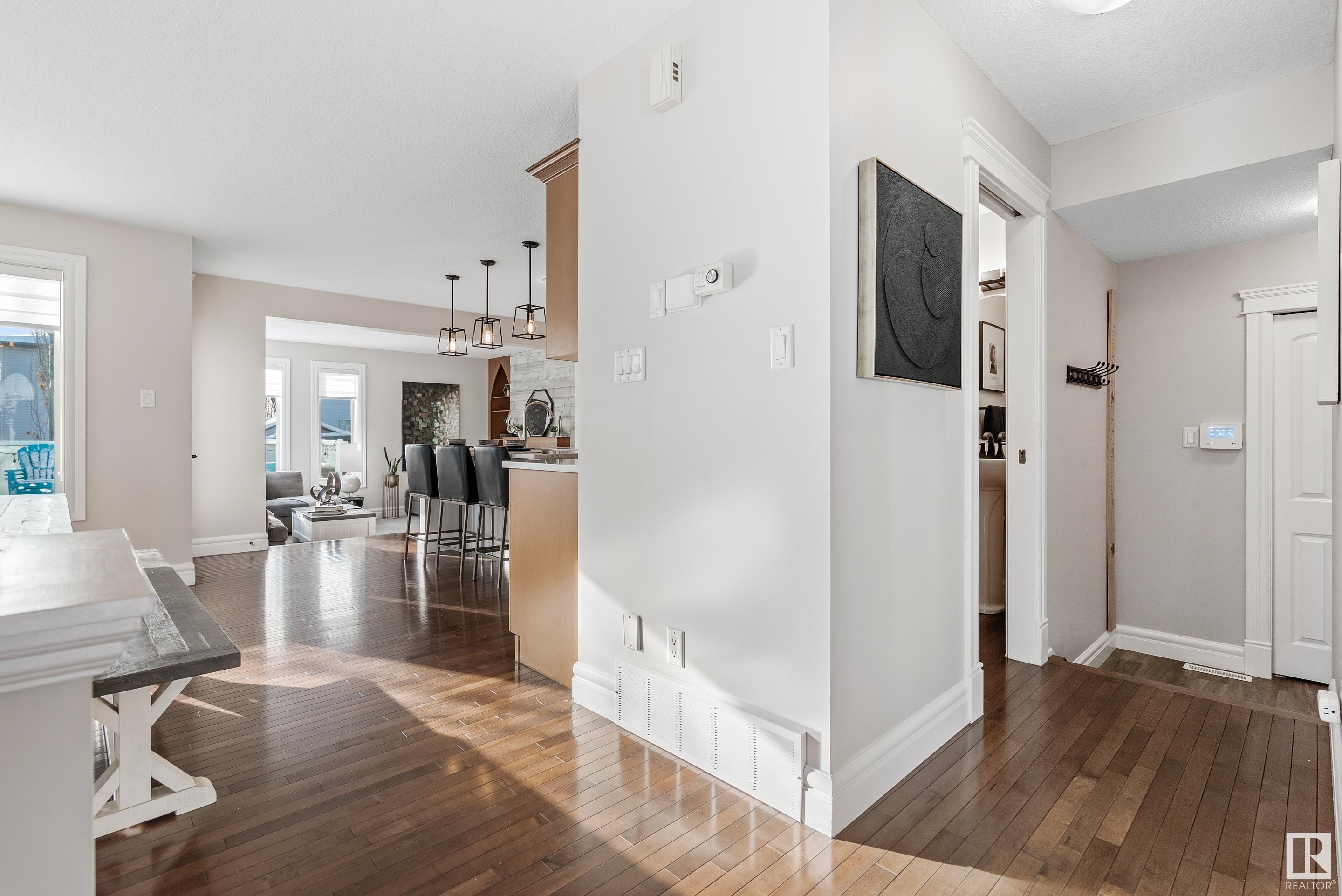      20103 47 AV NW , Edmonton,  ,T6M 2X9 ;  Listing Number: MLS E4420520