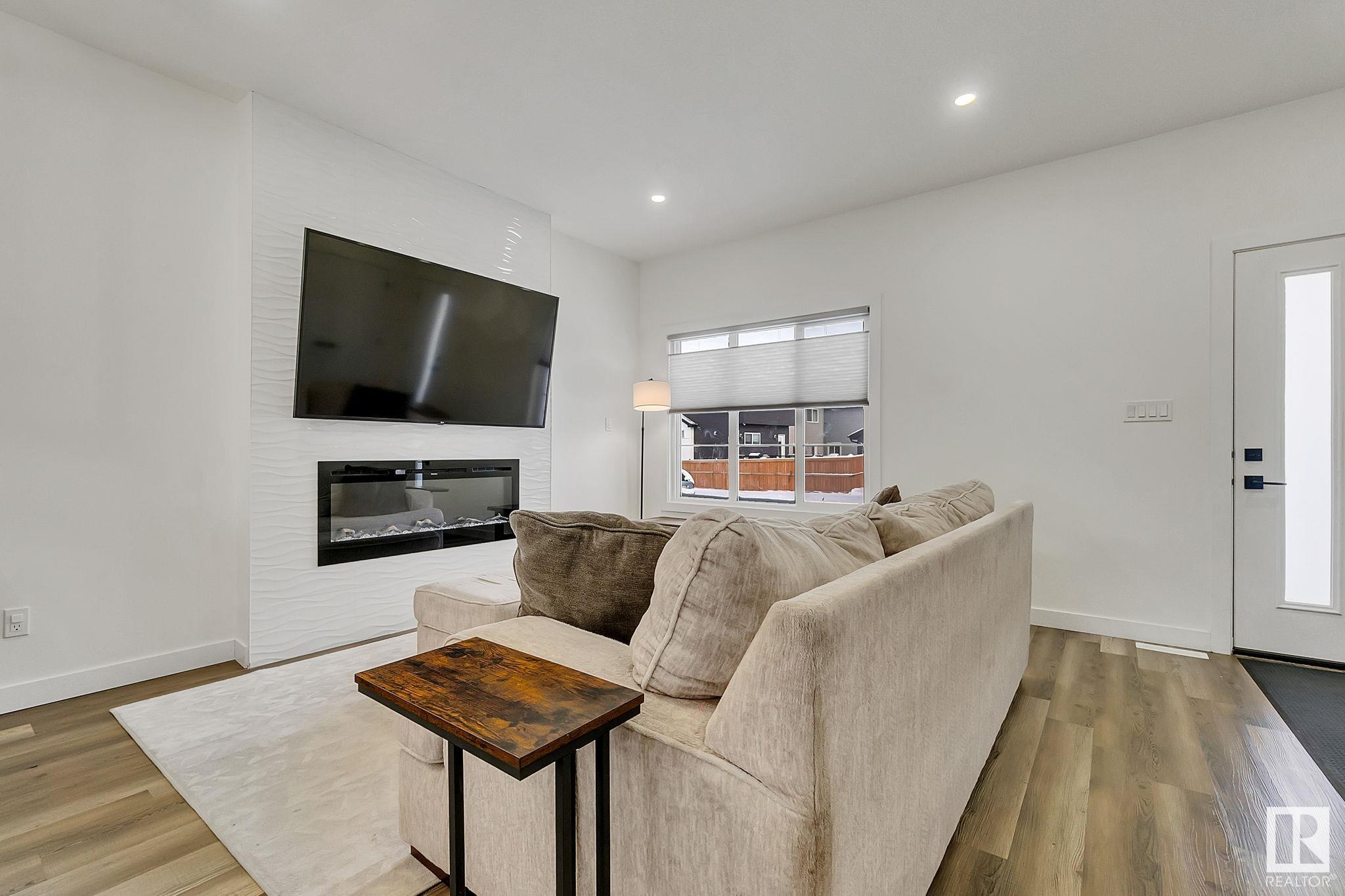      17924 61 ST NW NW , Edmonton,  ,T5Y 3X1 ;  Listing Number: MLS E4420541