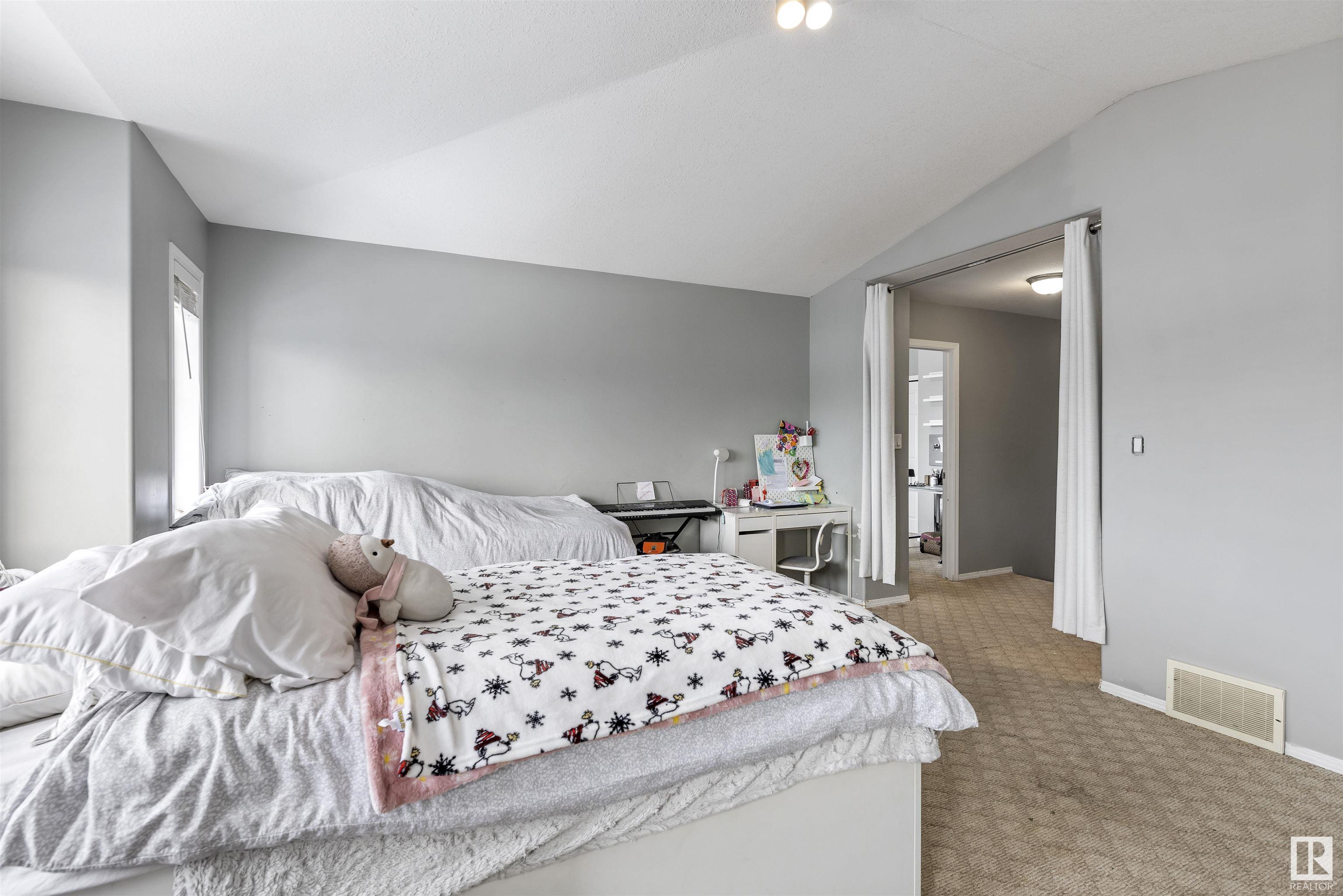      4615 204 ST NW , Edmonton,  ,T6M 0E3 ;  Listing Number: MLS E4420554