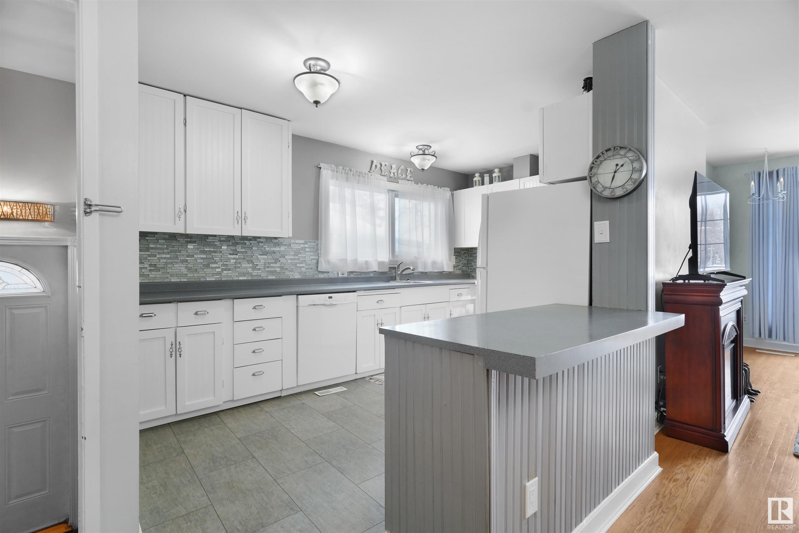     9007 OTTEWELL RD NW , Edmonton,  ,T6R 2C6 ;  Listing Number: MLS E4420575
