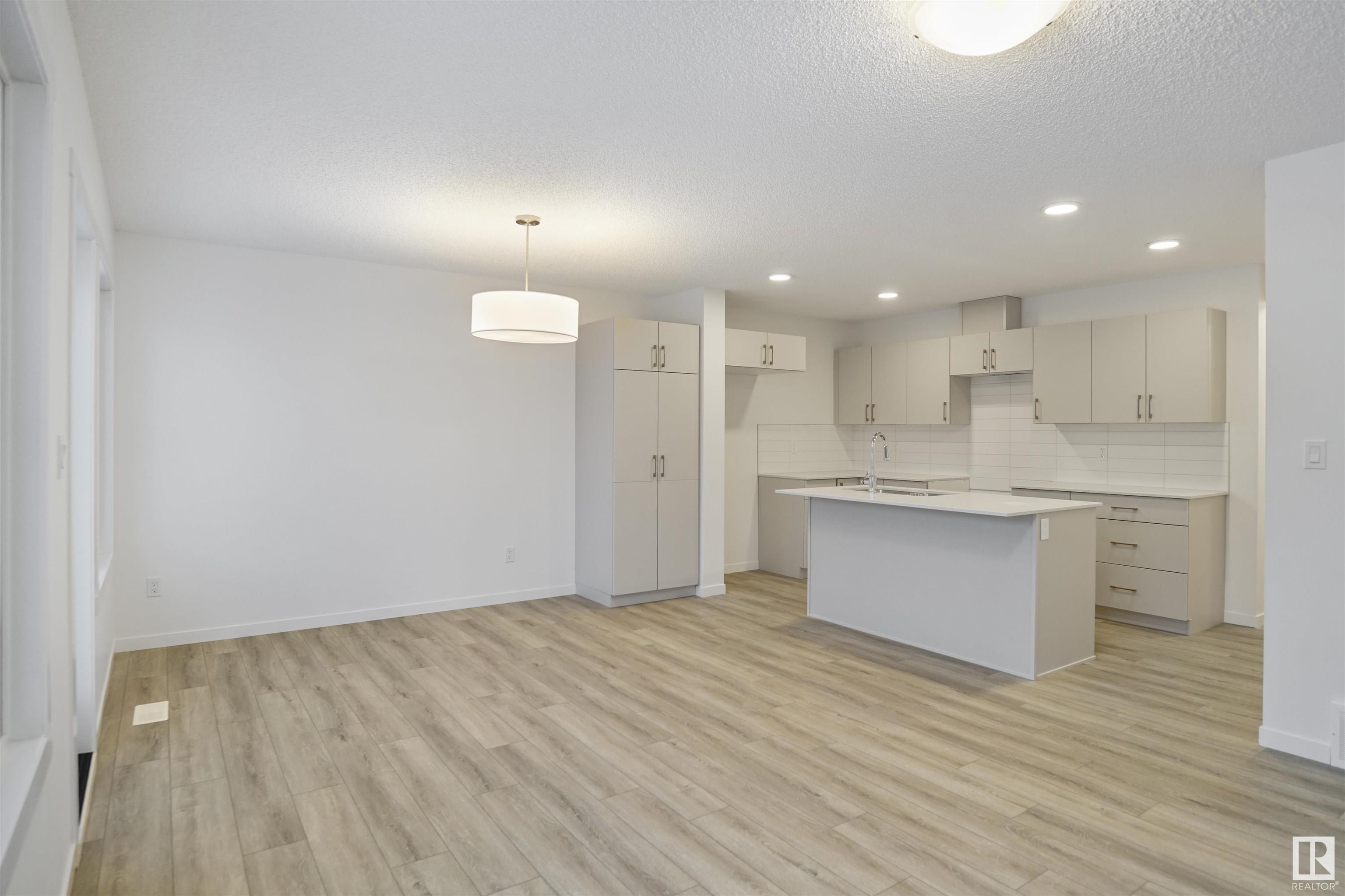      #8 19904 31 AV NW , Edmonton,  ,T6M 1N7 ;  Listing Number: MLS E4420602
