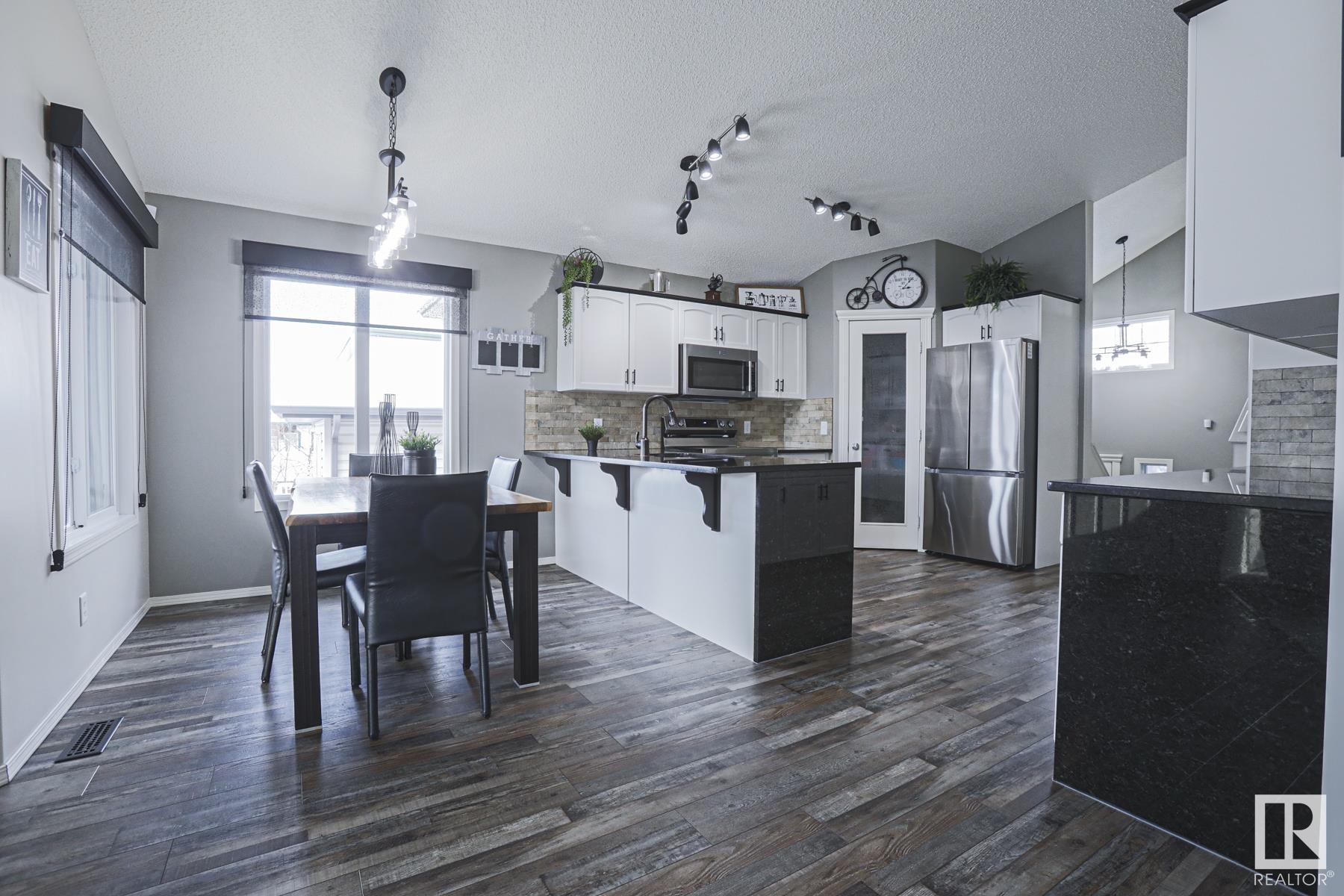      11 LAMPLIGHT CV , Spruce Grove,  ,T7X 4R2 ;  Listing Number: MLS E4420609