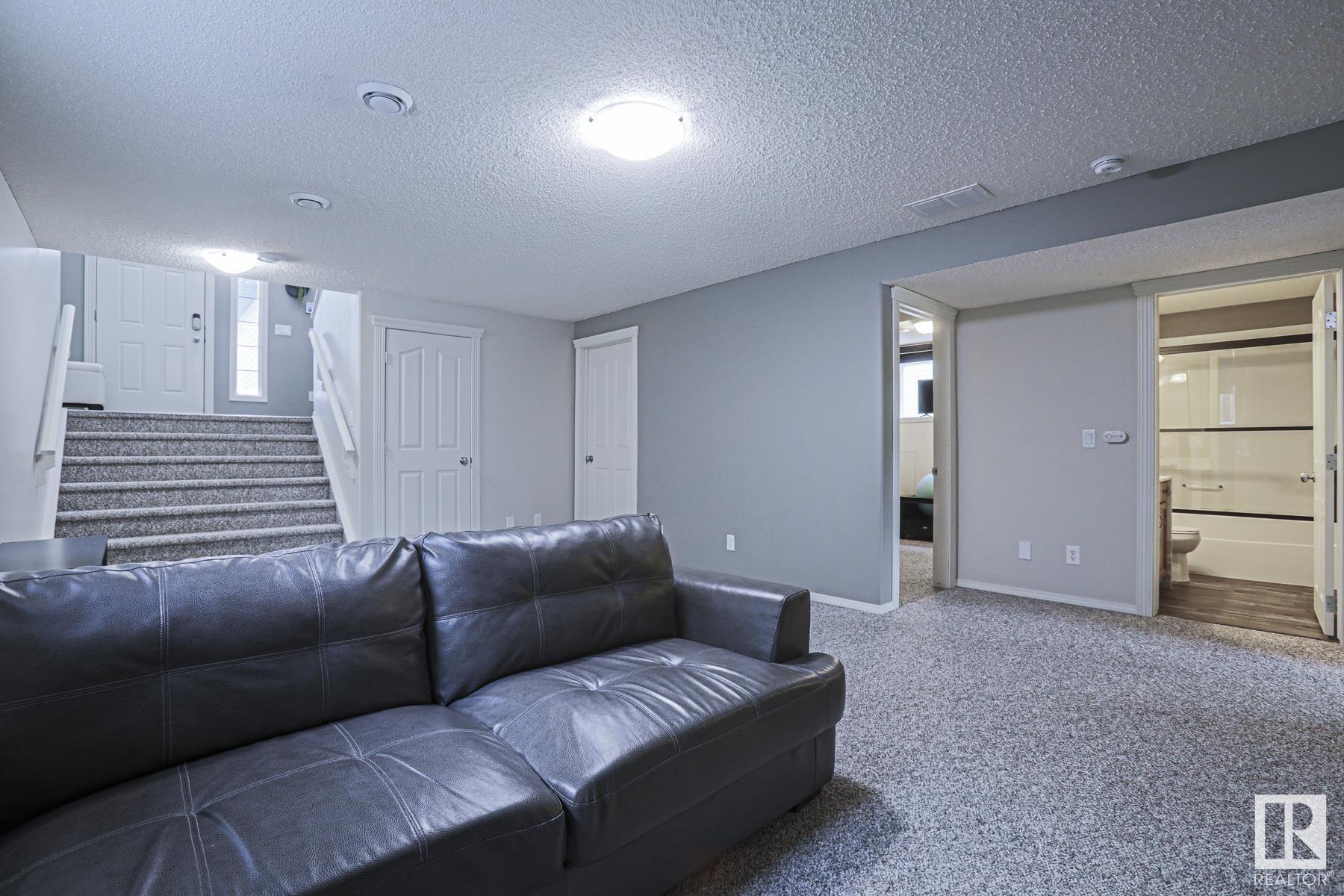      11 LAMPLIGHT CV , Spruce Grove,  ,T7X 4R2 ;  Listing Number: MLS E4420609