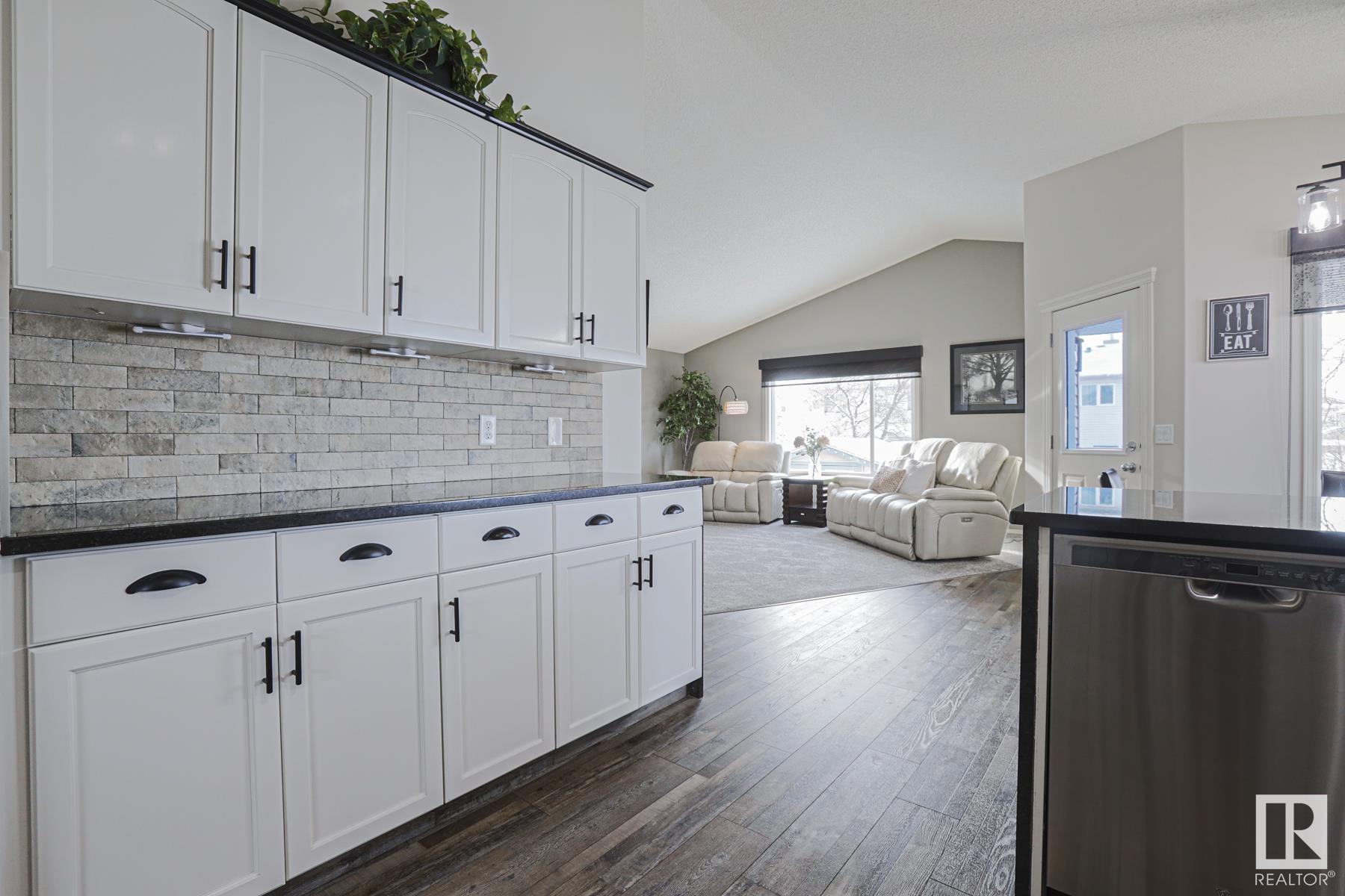      11 LAMPLIGHT CV , Spruce Grove,  ,T7X 4R2 ;  Listing Number: MLS E4420609