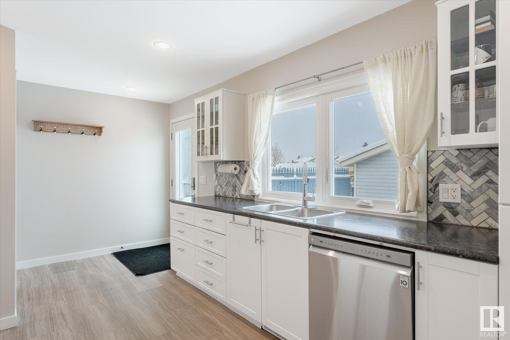      5512 20A AV NW , Edmonton,  ,T6L 4V2 ;  Listing Number: MLS E4420621