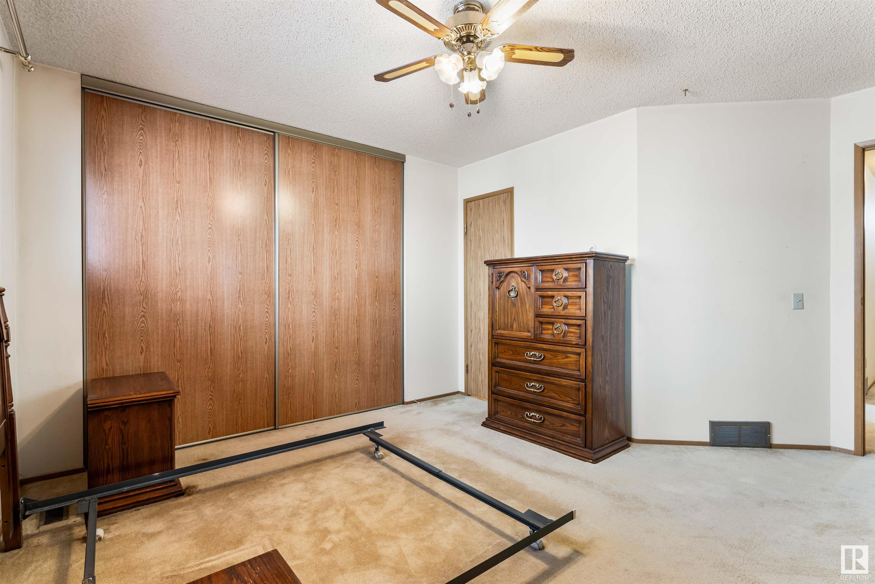      8330 158 AV NW , Edmonton,  ,T5Z 2P1 ;  Listing Number: MLS E4420624