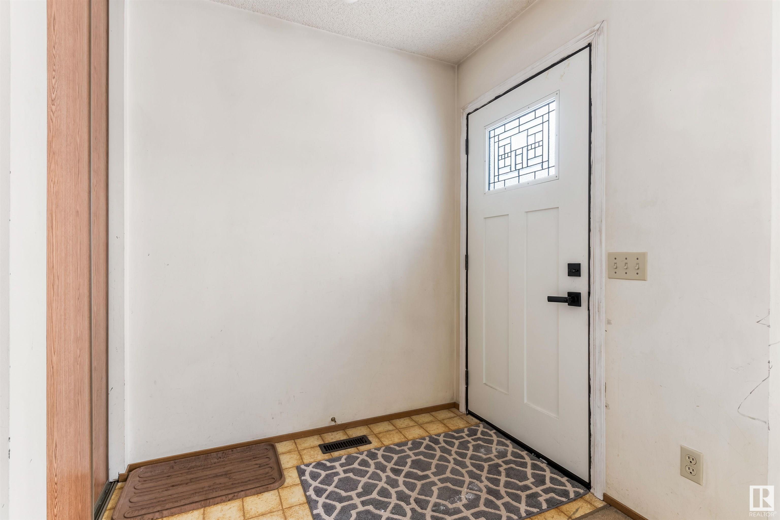      8330 158 AV NW , Edmonton,  ,T5Z 2P1 ;  Listing Number: MLS E4420624