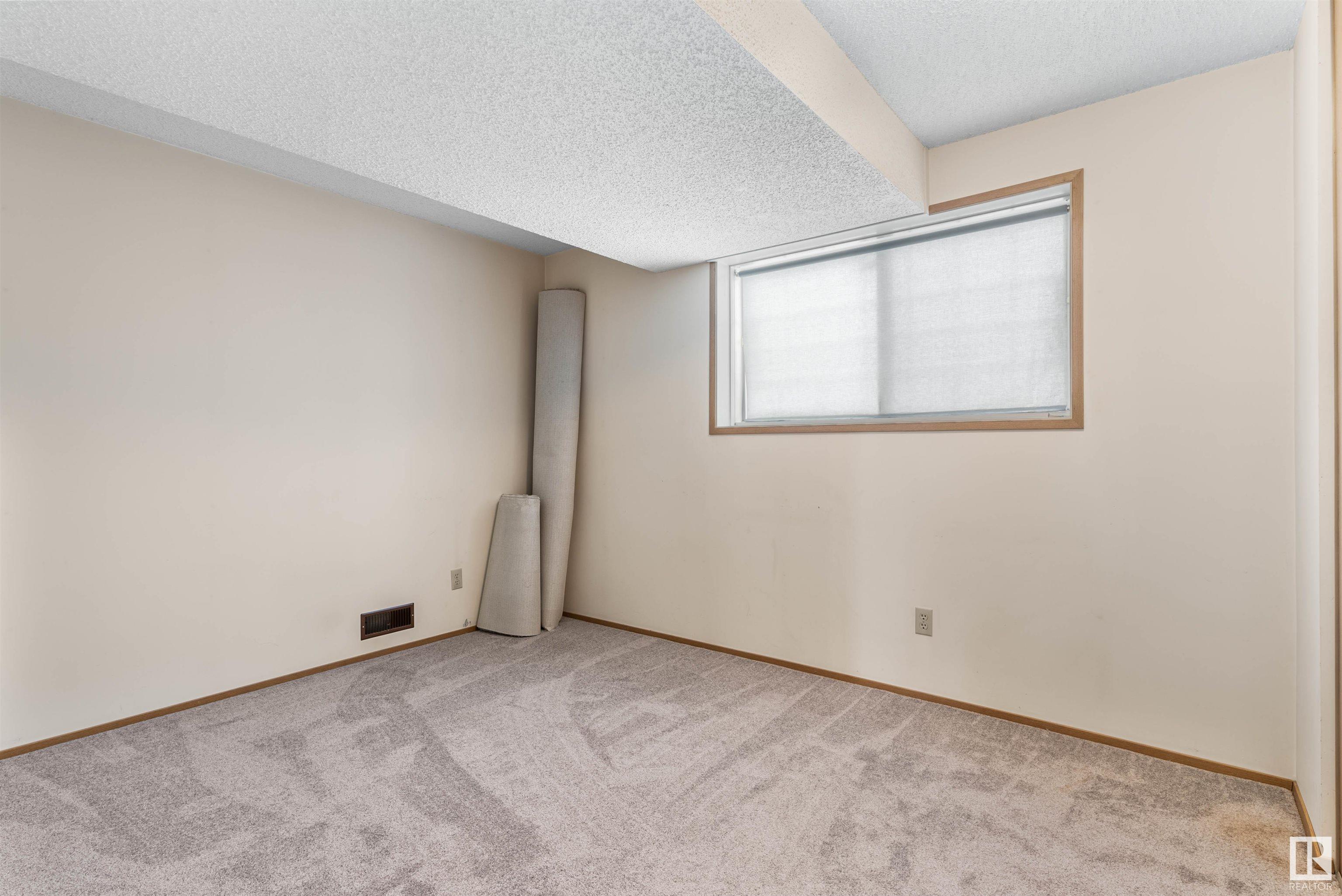      8330 158 AV NW , Edmonton,  ,T5Z 2P1 ;  Listing Number: MLS E4420624