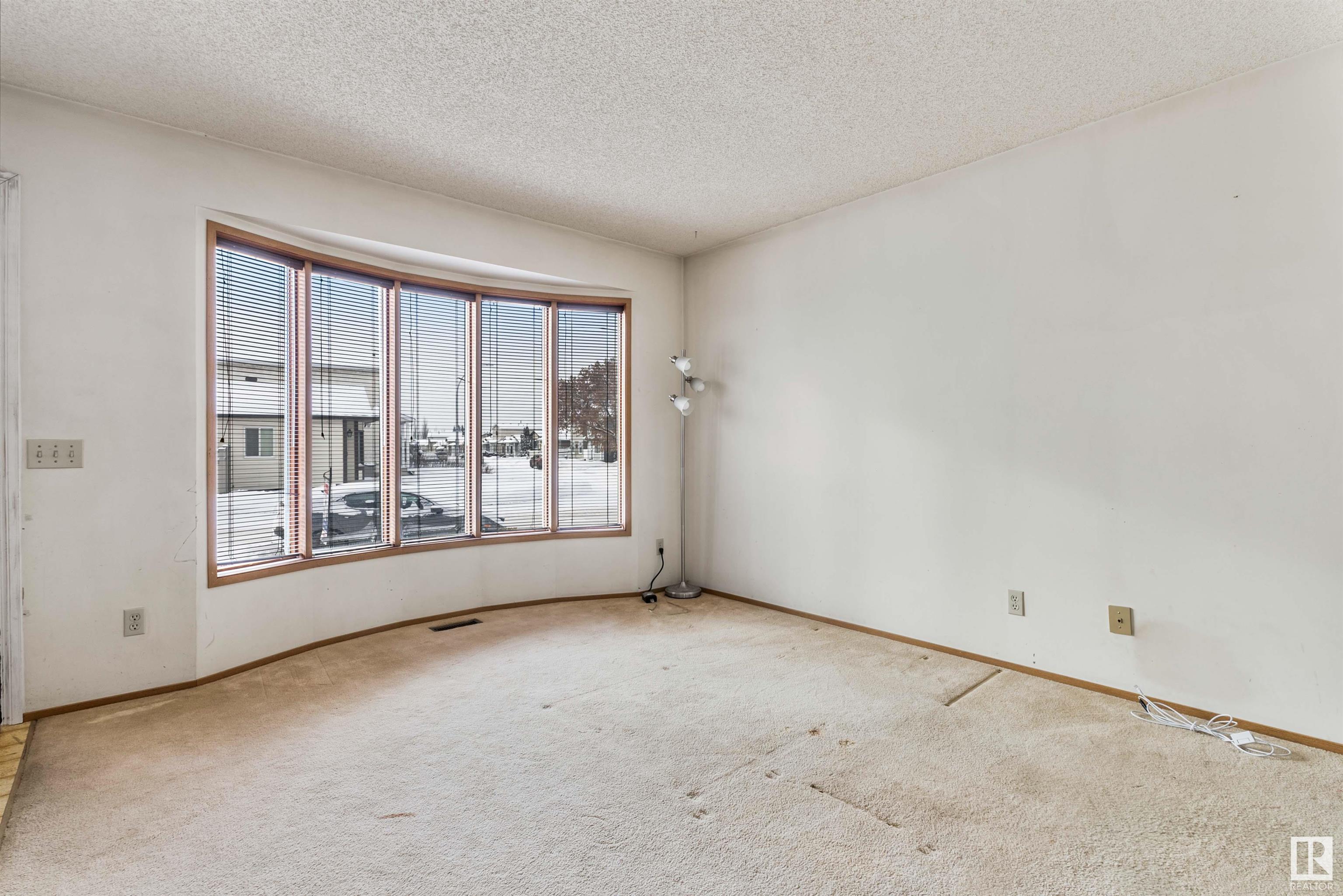      8330 158 AV NW , Edmonton,  ,T5Z 2P1 ;  Listing Number: MLS E4420624