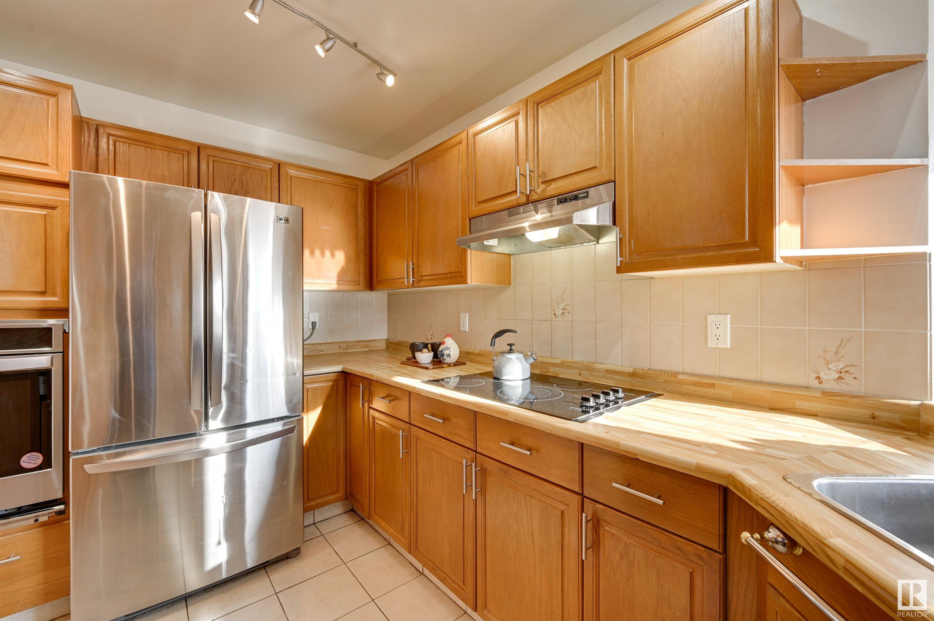      6911 152B AV NW , Edmonton,  ,T5C 3N9 ;  Listing Number: MLS E4420631