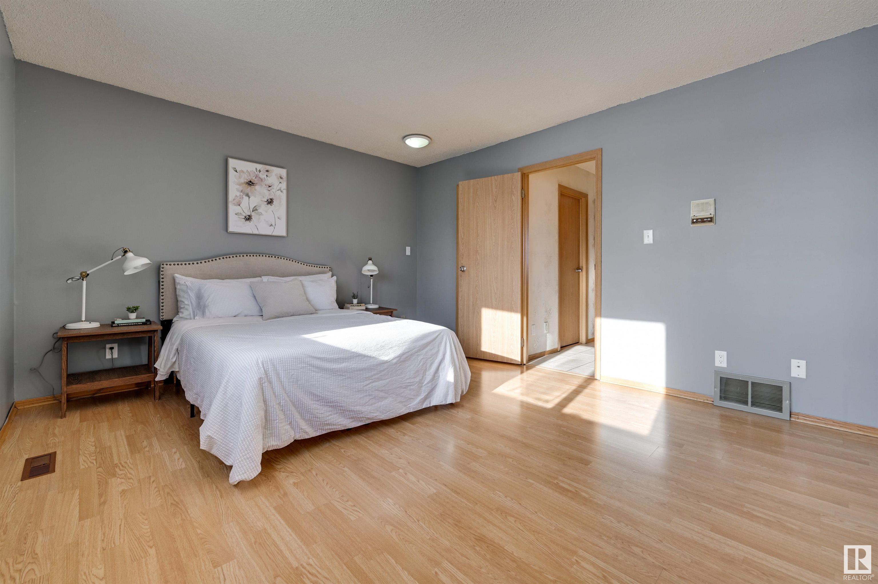      6911 152B AV NW , Edmonton,  ,T5C 3N9 ;  Listing Number: MLS E4420631