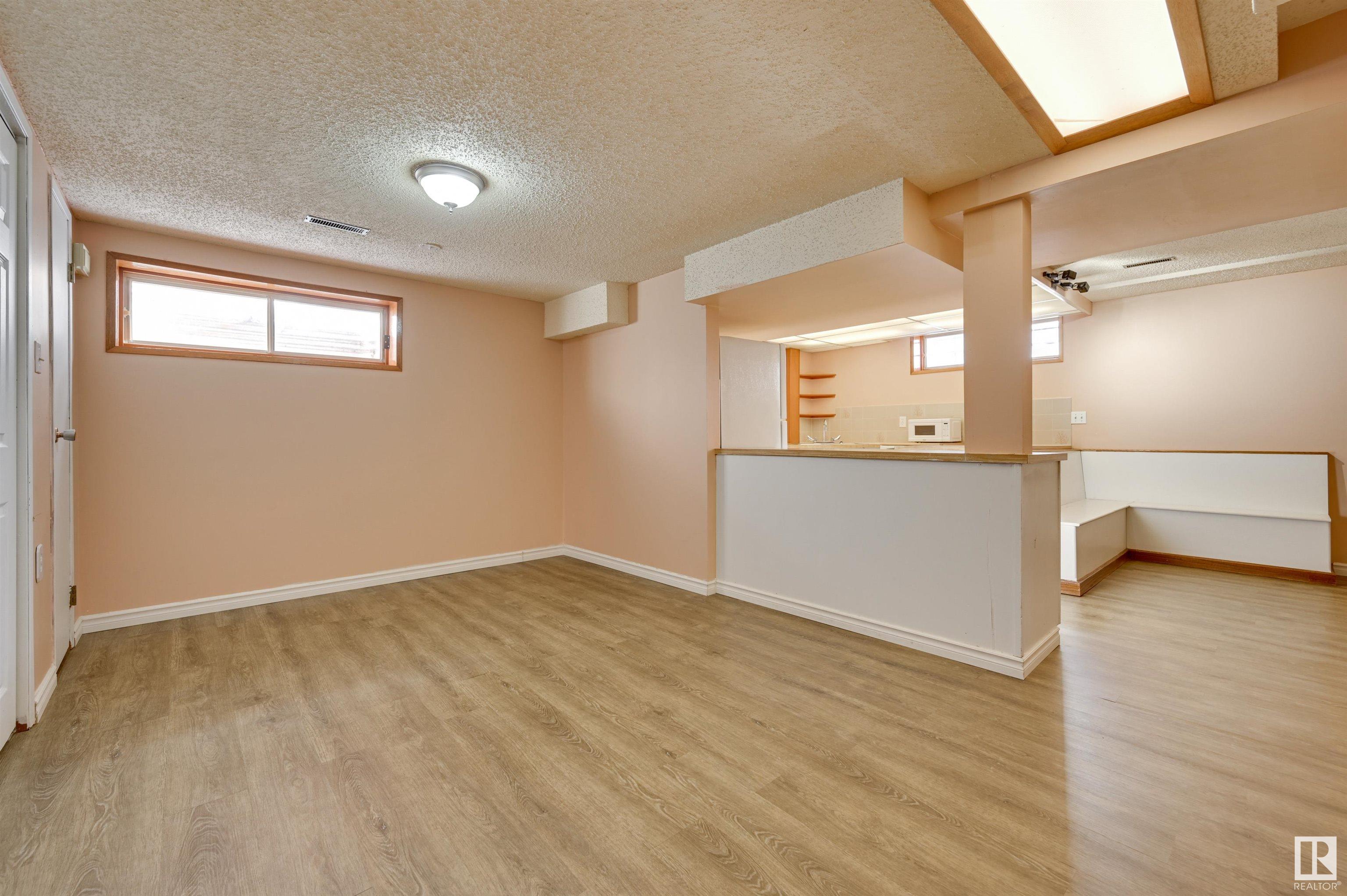      6911 152B AV NW , Edmonton,  ,T5C 3N9 ;  Listing Number: MLS E4420631