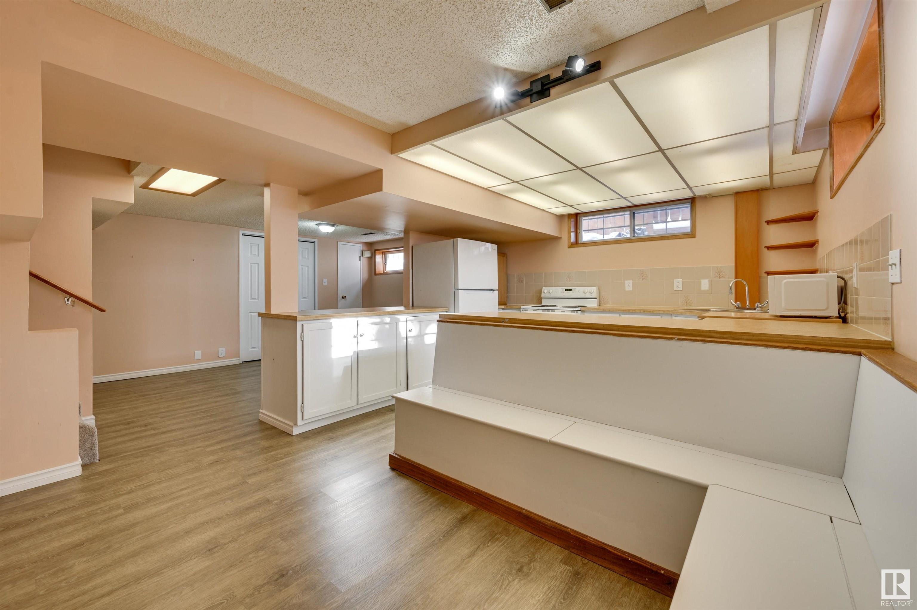      6911 152B AV NW , Edmonton,  ,T5C 3N9 ;  Listing Number: MLS E4420631