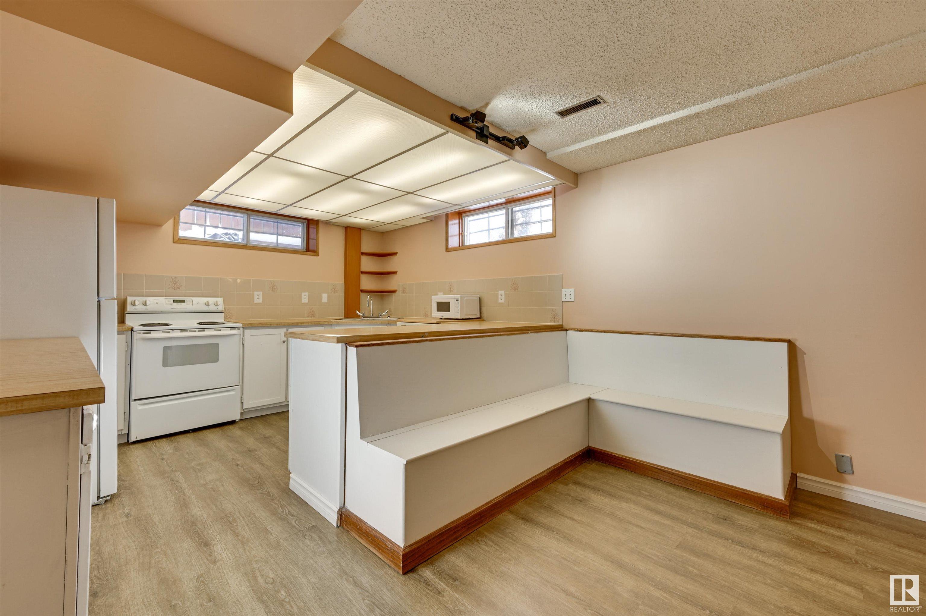      6911 152B AV NW , Edmonton,  ,T5C 3N9 ;  Listing Number: MLS E4420631