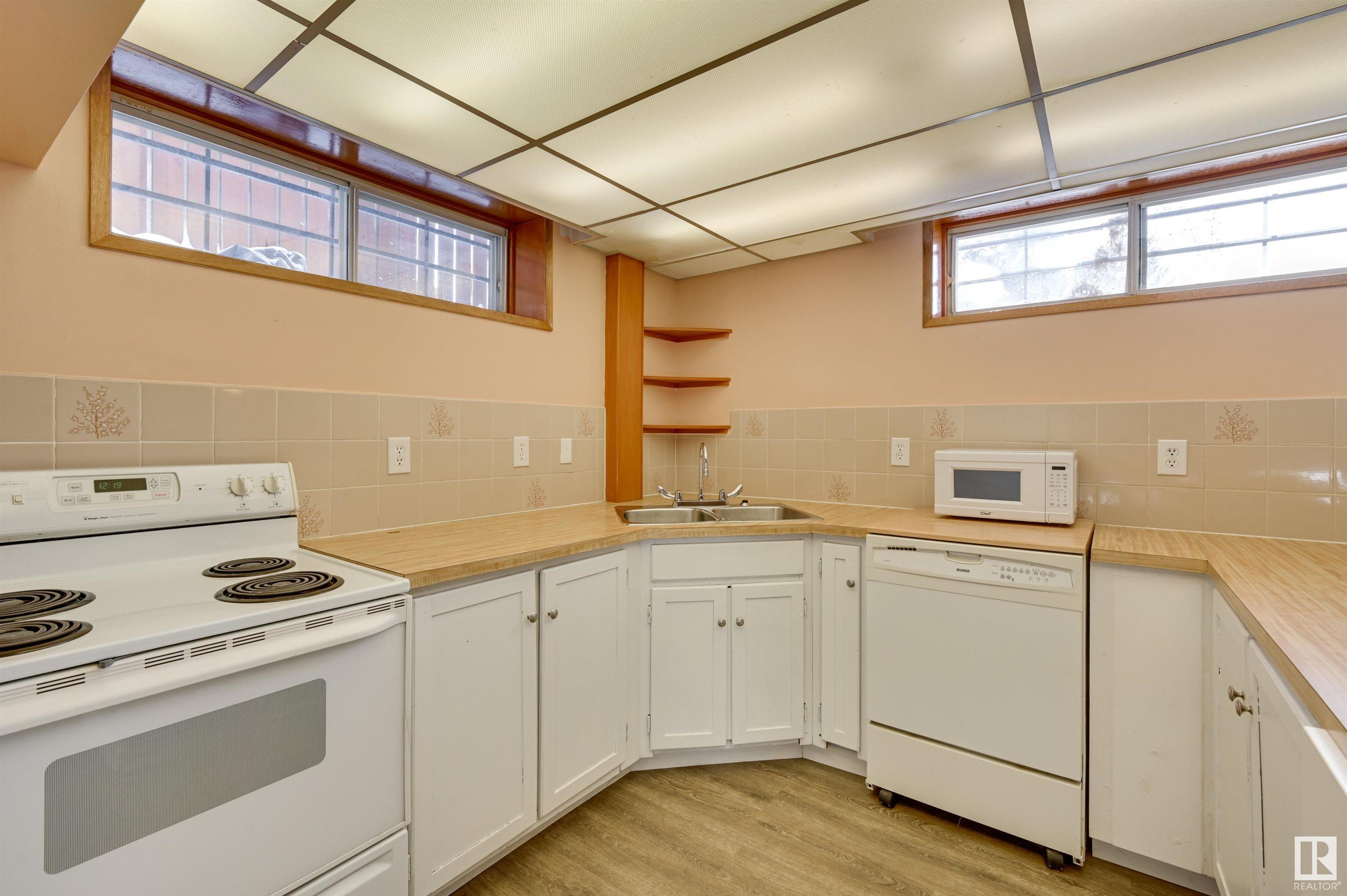      6911 152B AV NW , Edmonton,  ,T5C 3N9 ;  Listing Number: MLS E4420631
