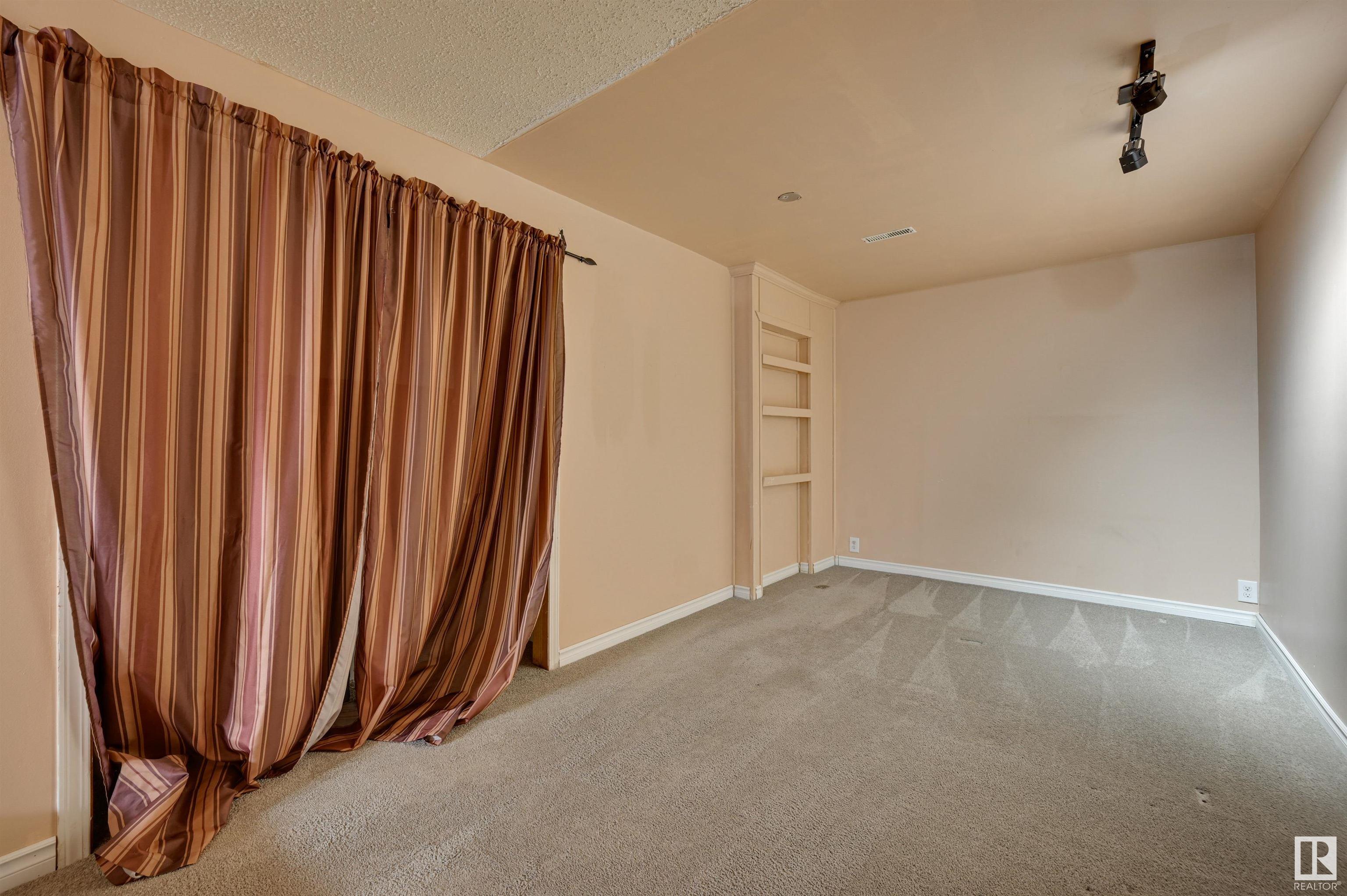      6911 152B AV NW , Edmonton,  ,T5C 3N9 ;  Listing Number: MLS E4420631
