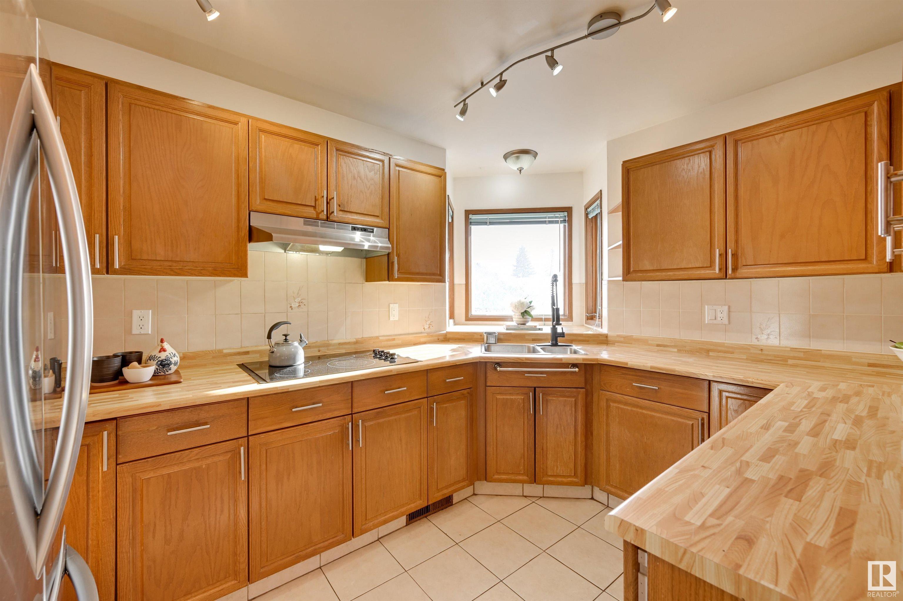      6911 152B AV NW , Edmonton,  ,T5C 3N9 ;  Listing Number: MLS E4420631