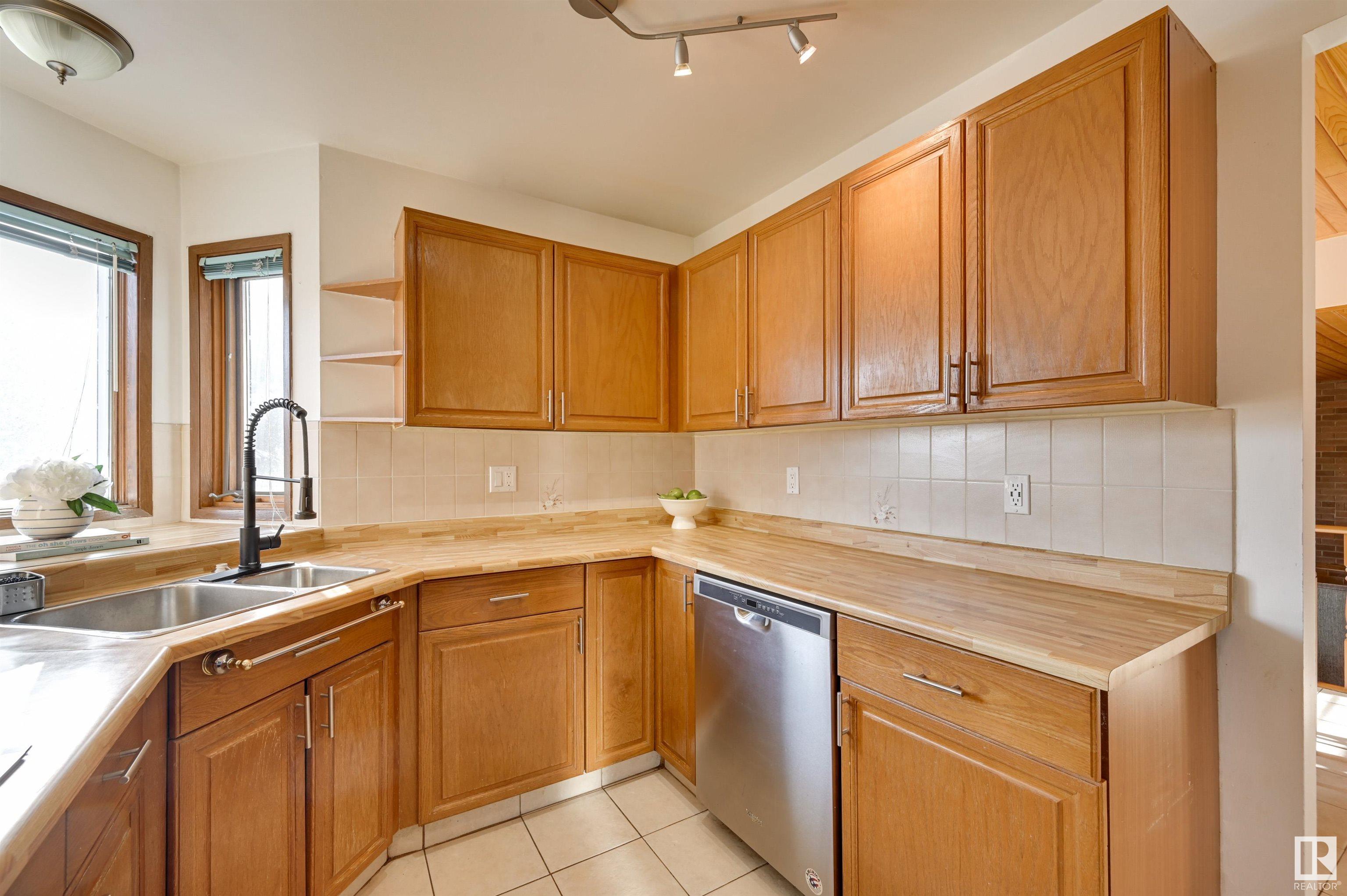      6911 152B AV NW , Edmonton,  ,T5C 3N9 ;  Listing Number: MLS E4420631