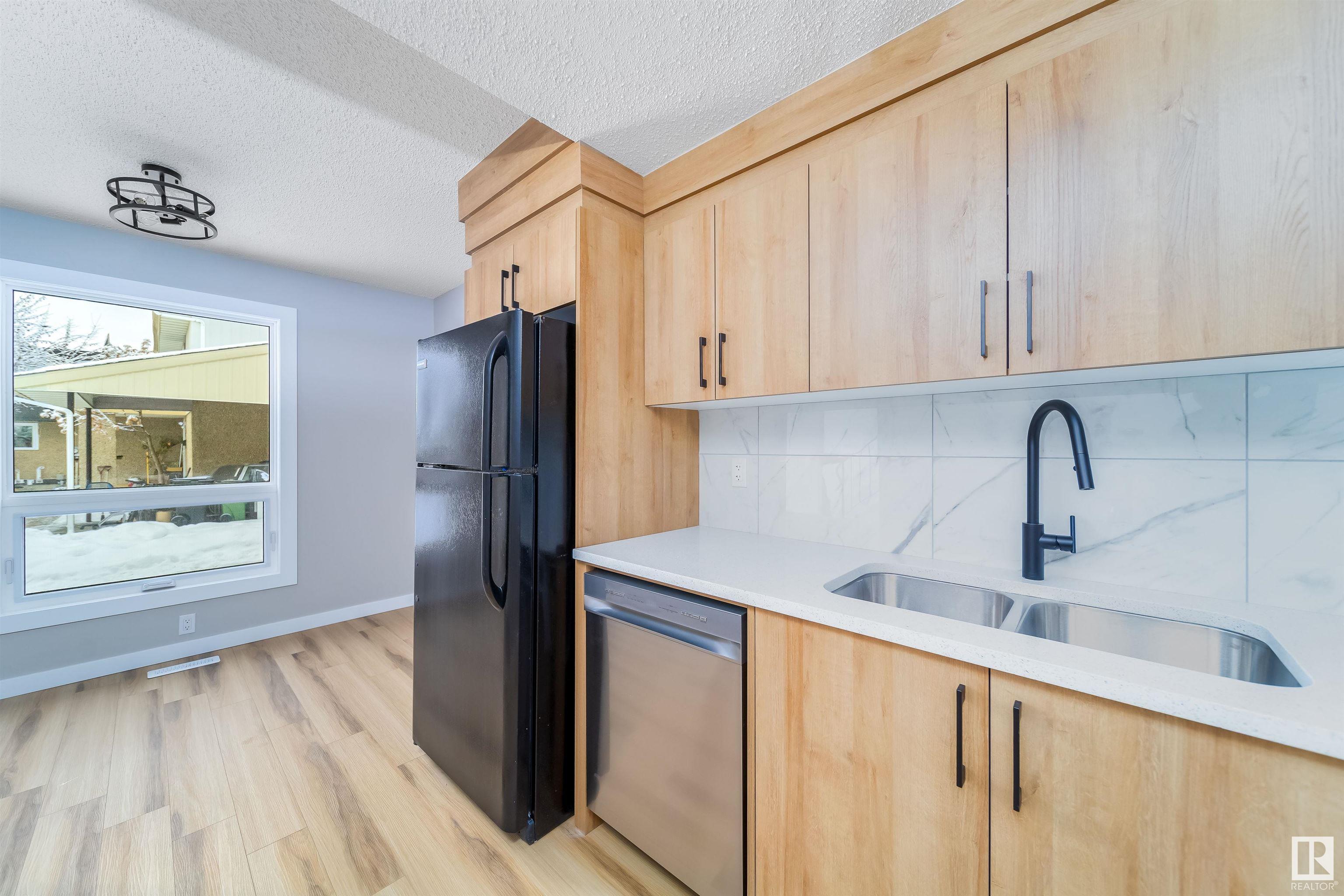      3837 85 ST NW , Edmonton,  ,T6K 2L5 ;  Listing Number: MLS E4420641