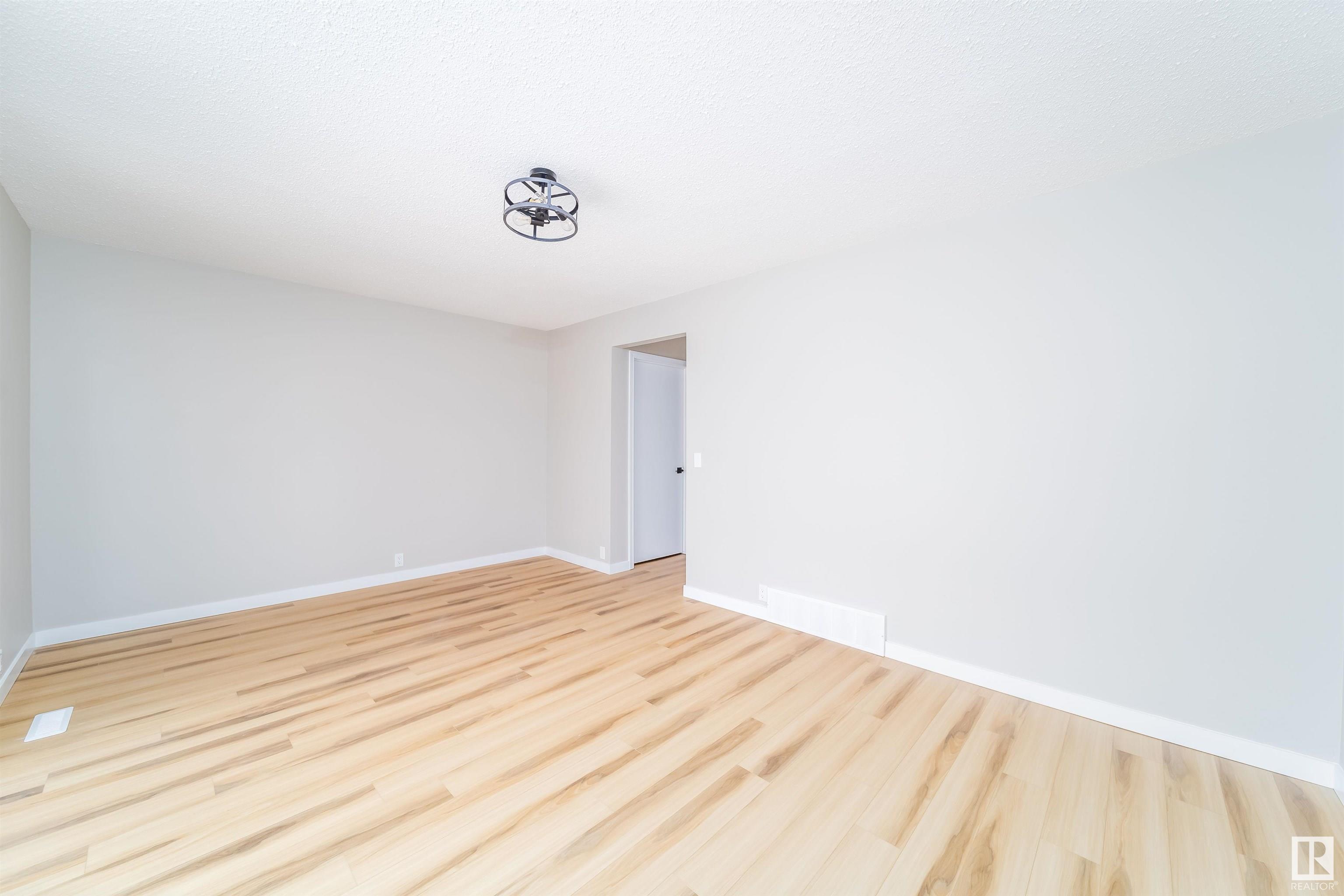      3837 85 ST NW , Edmonton,  ,T6K 2L5 ;  Listing Number: MLS E4420641