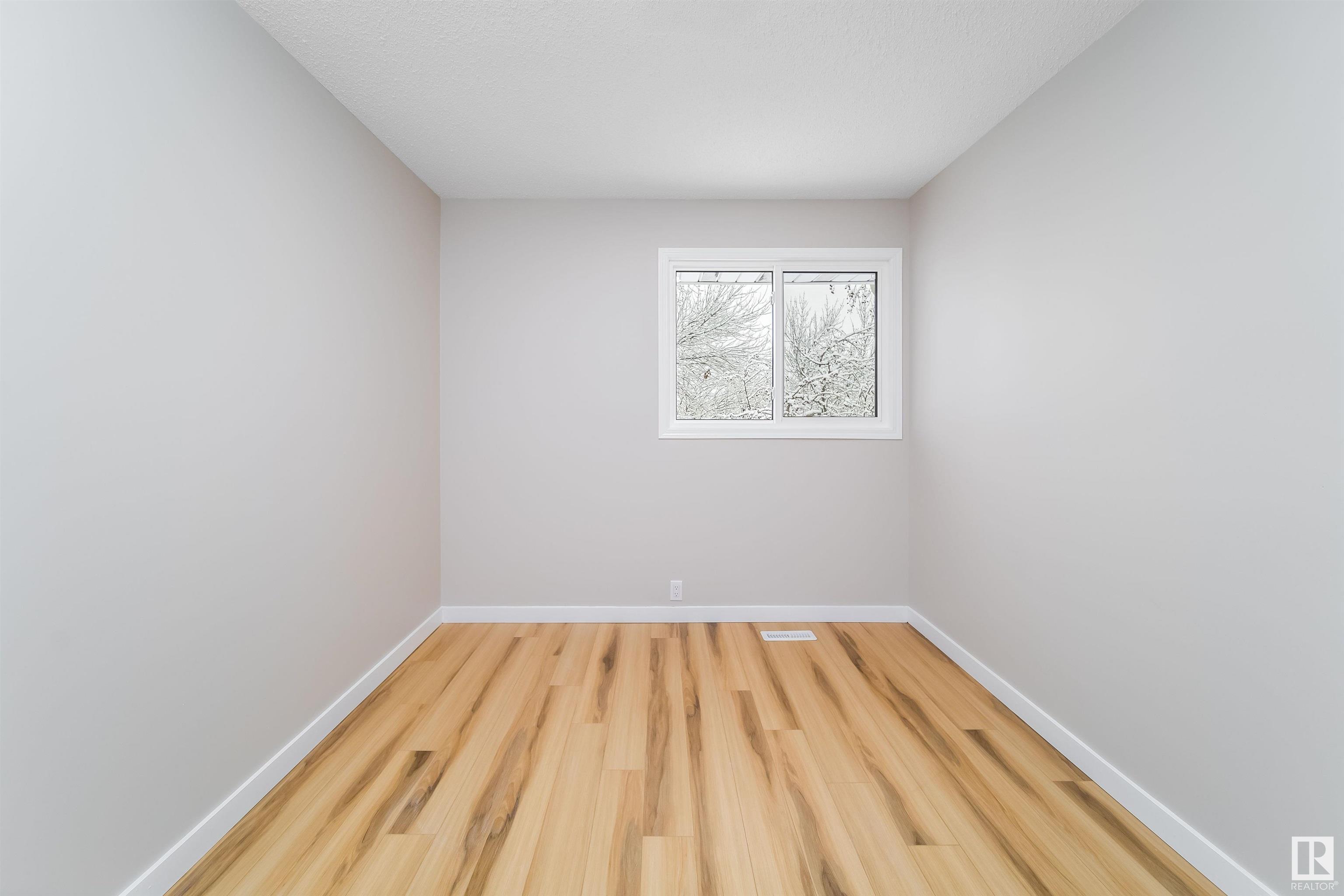      3837 85 ST NW , Edmonton,  ,T6K 2L5 ;  Listing Number: MLS E4420641